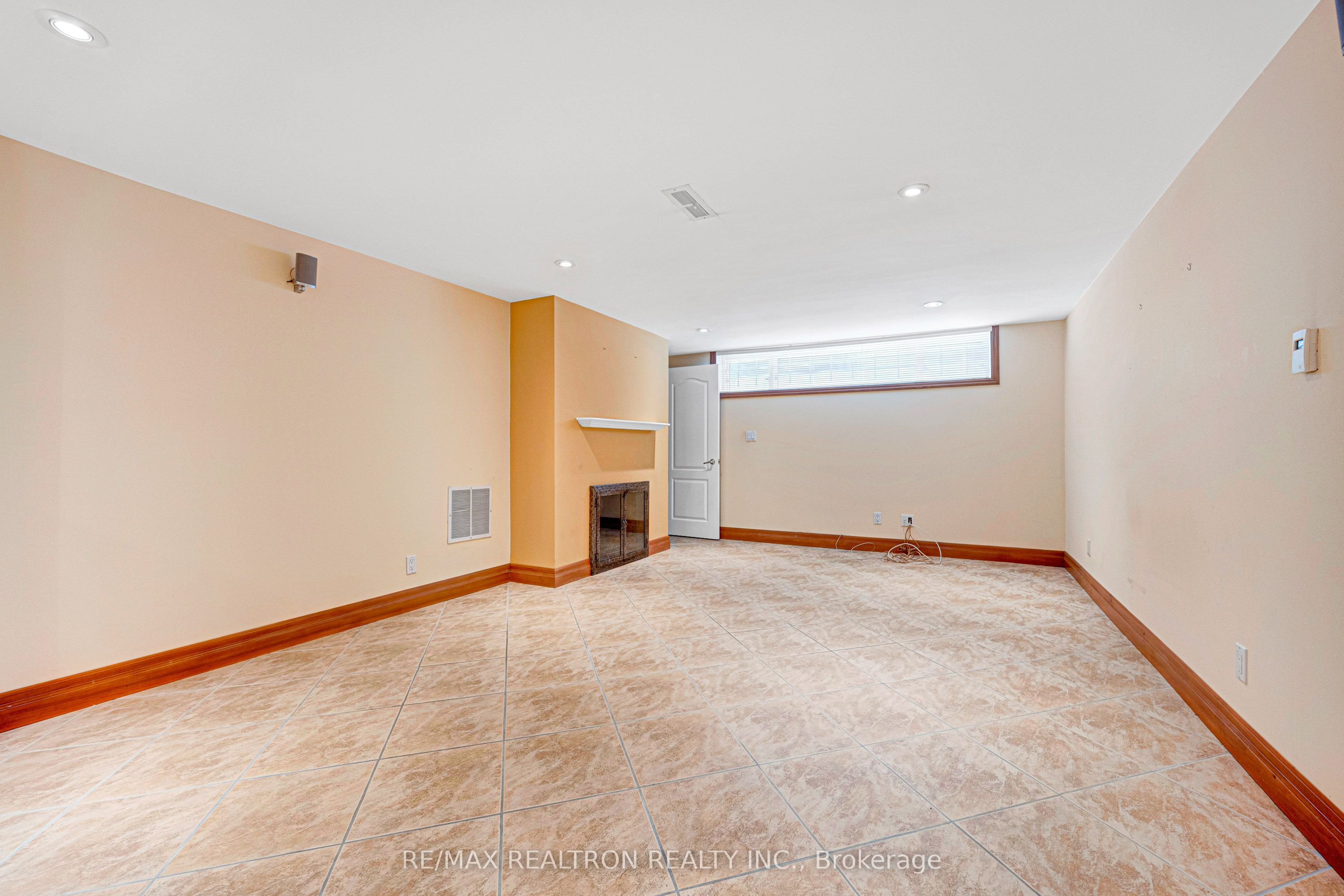 25 Vernham Court Property Photo 37