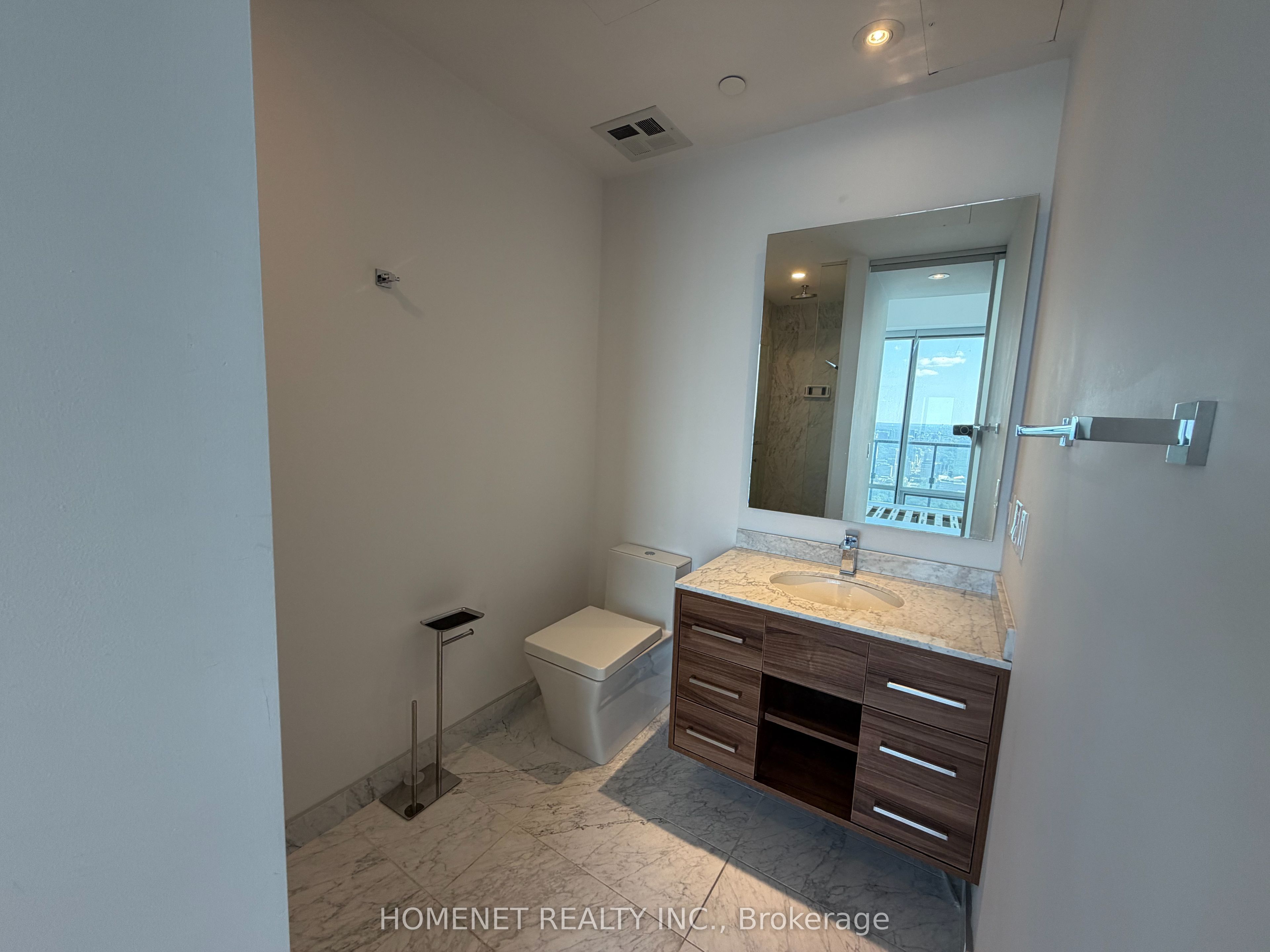 488 University Avenue 5101 Property Photo 10