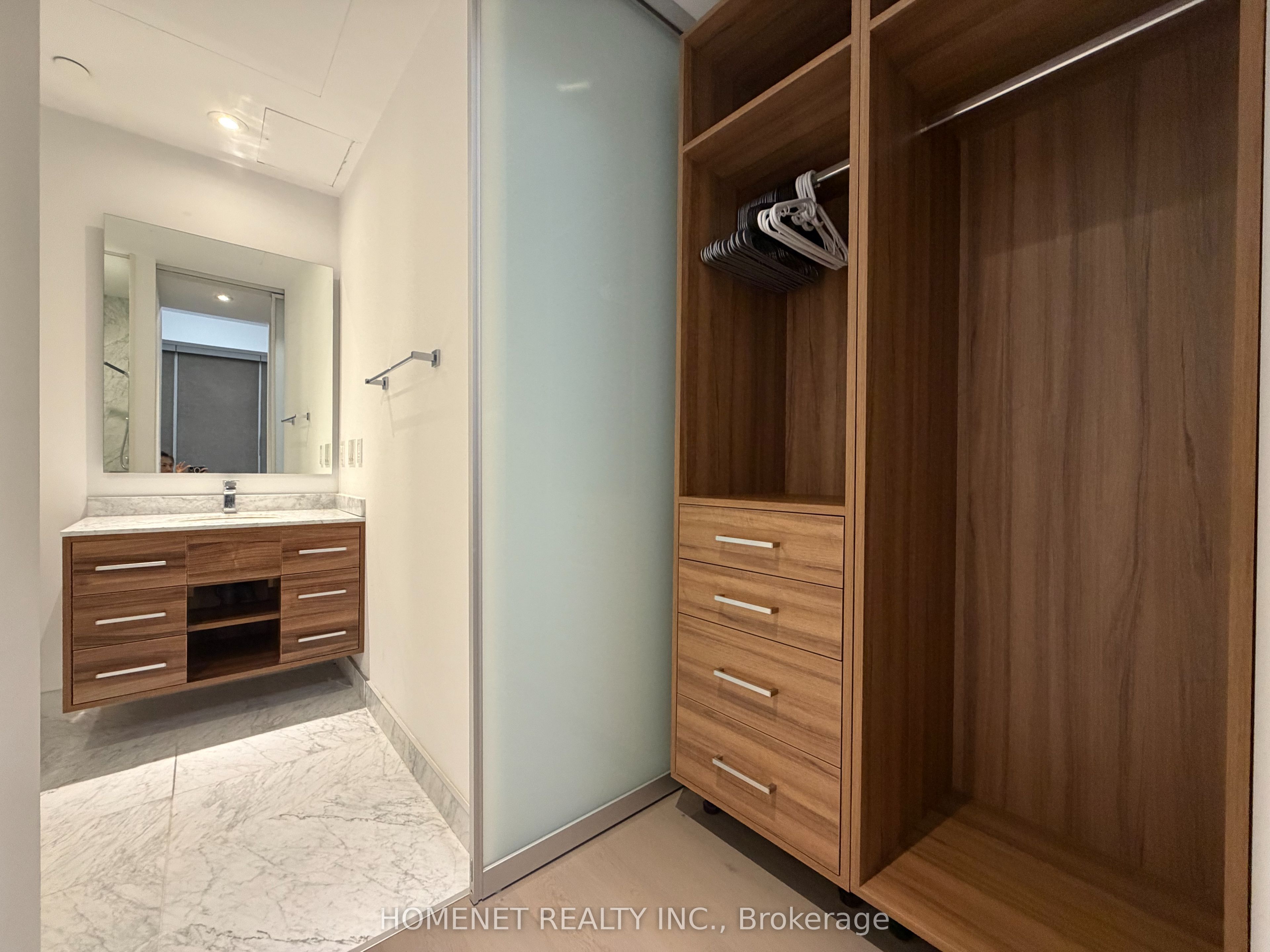 488 University Avenue 5101 Property Photo 11