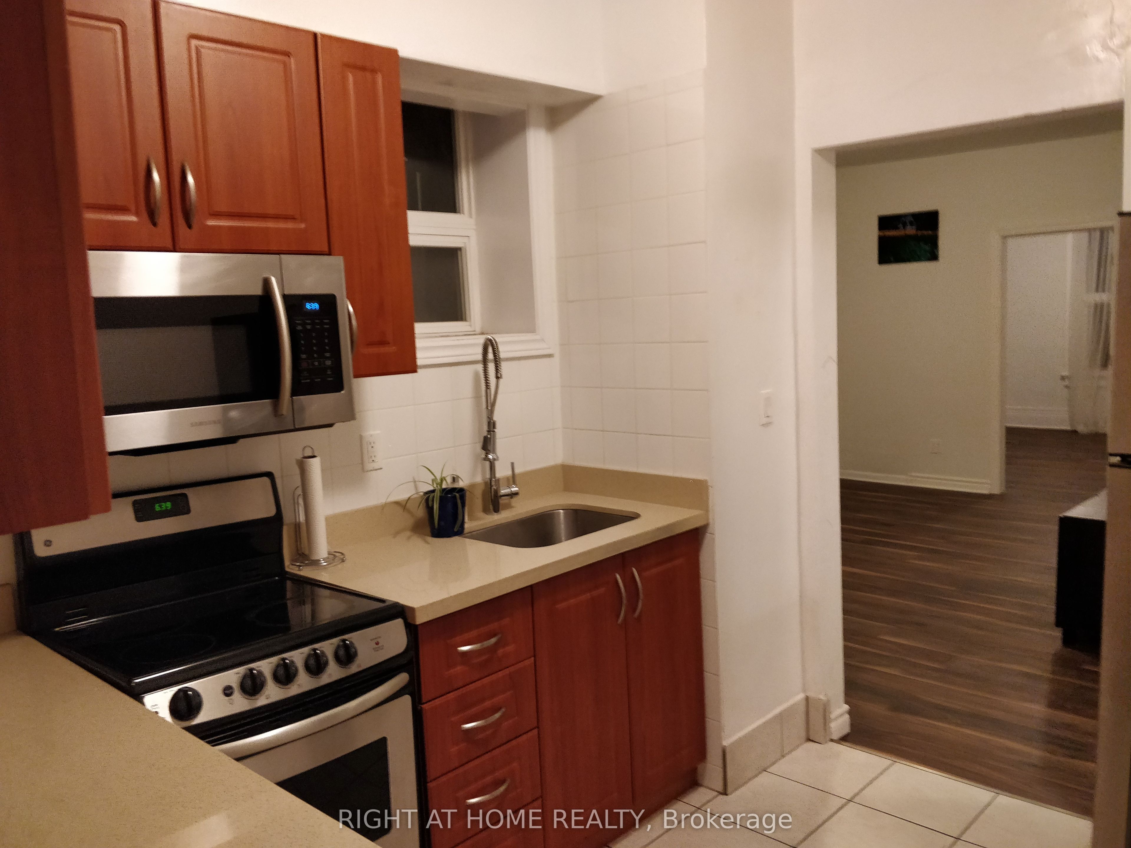 715 Ossington Avenue 1 Property Photo 3
