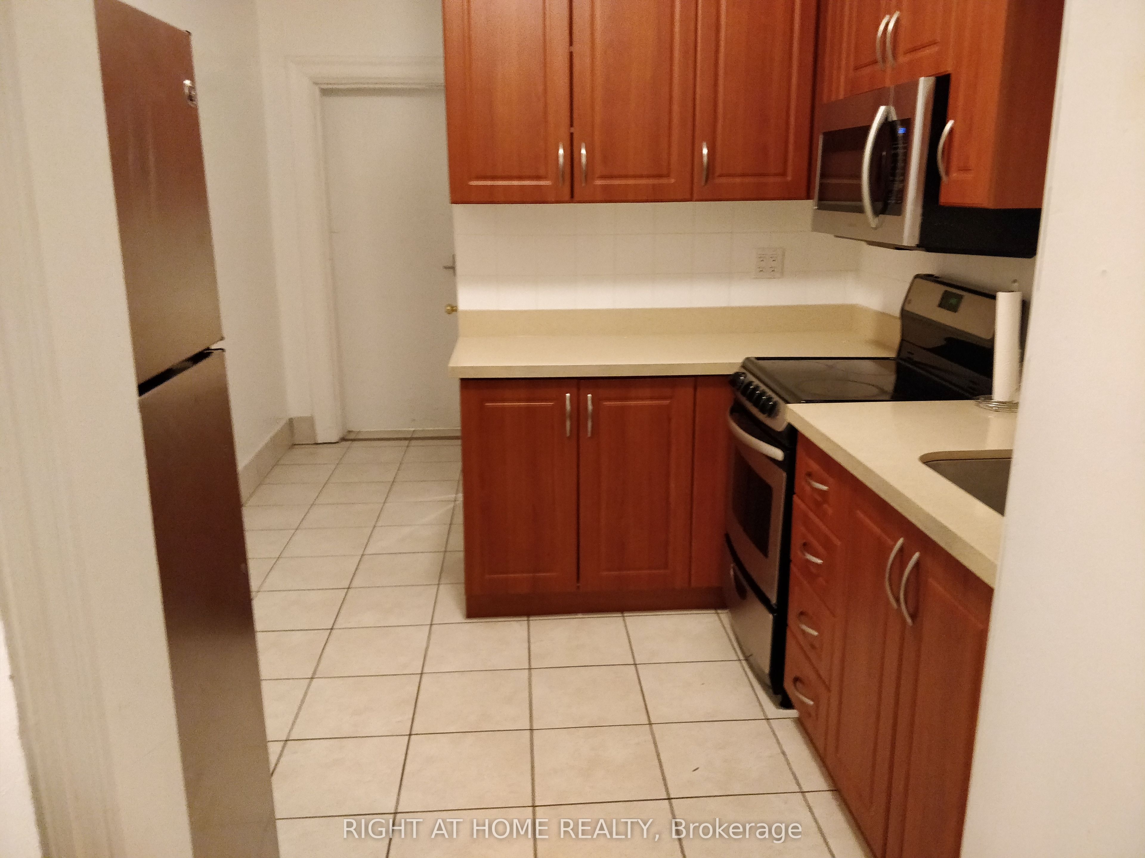 715 Ossington Avenue 1 Property Photo 4