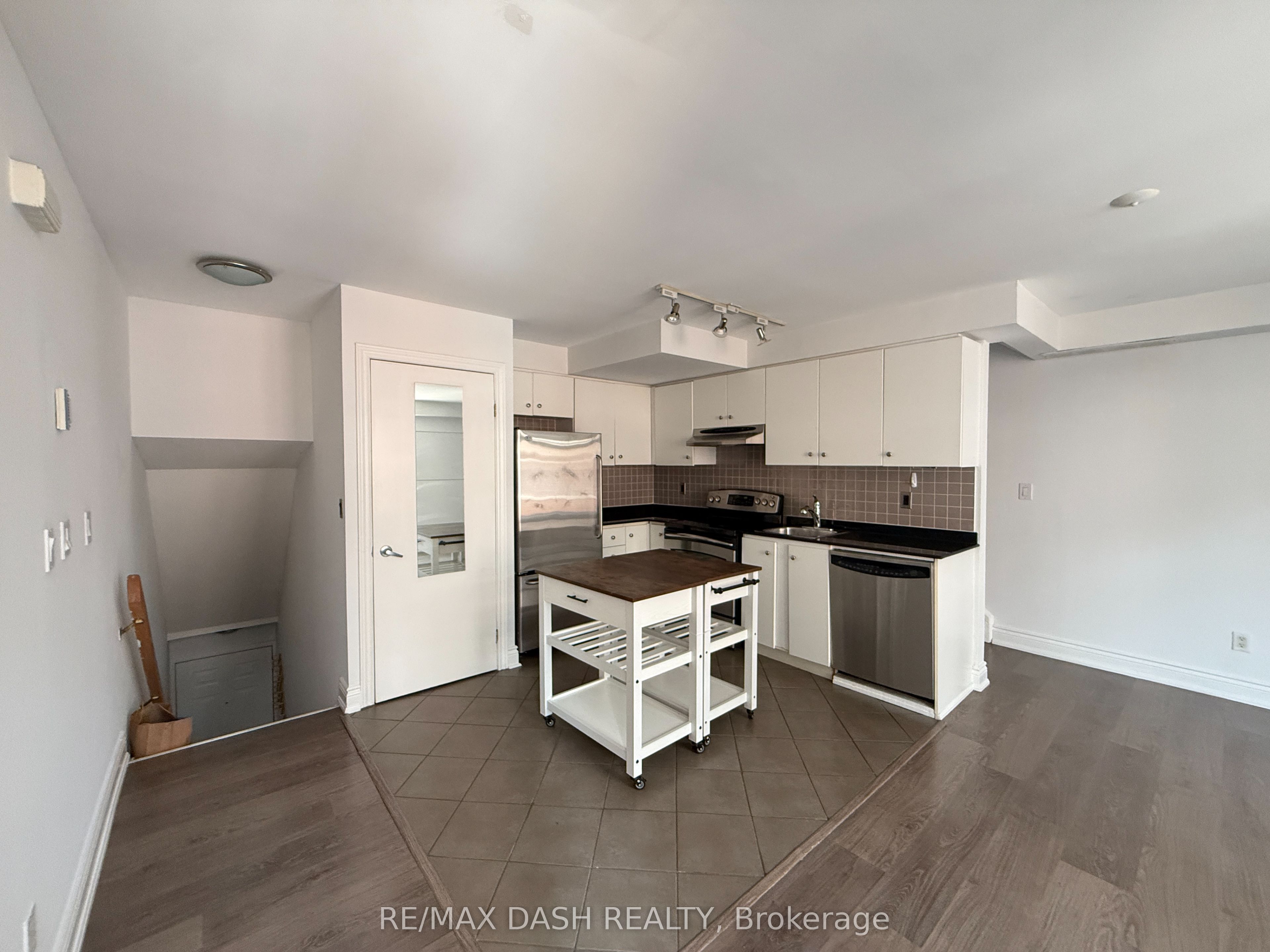 415 Jarvis Street 342 Property Photo 4