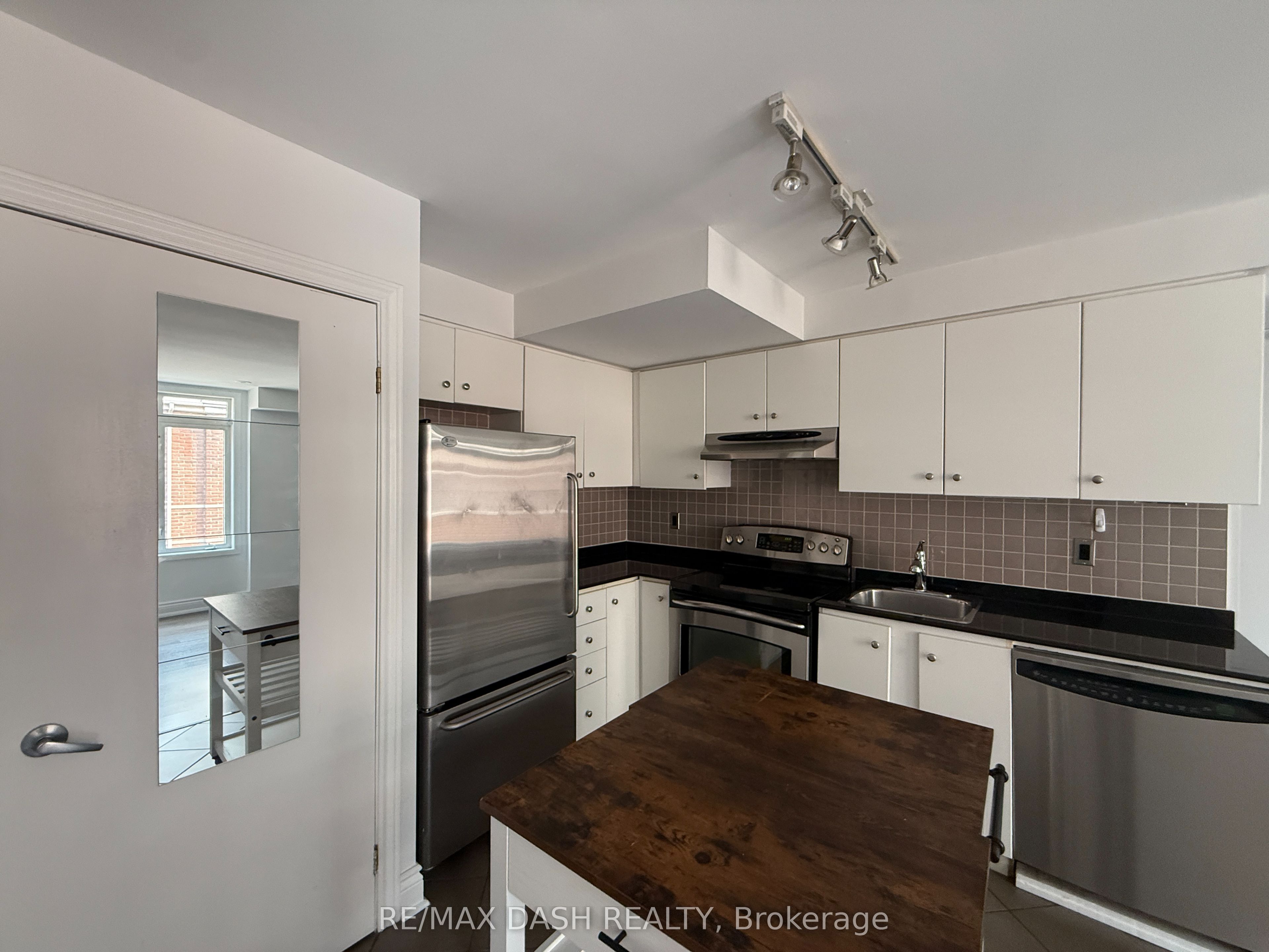 415 Jarvis Street 342 Property Photo 7