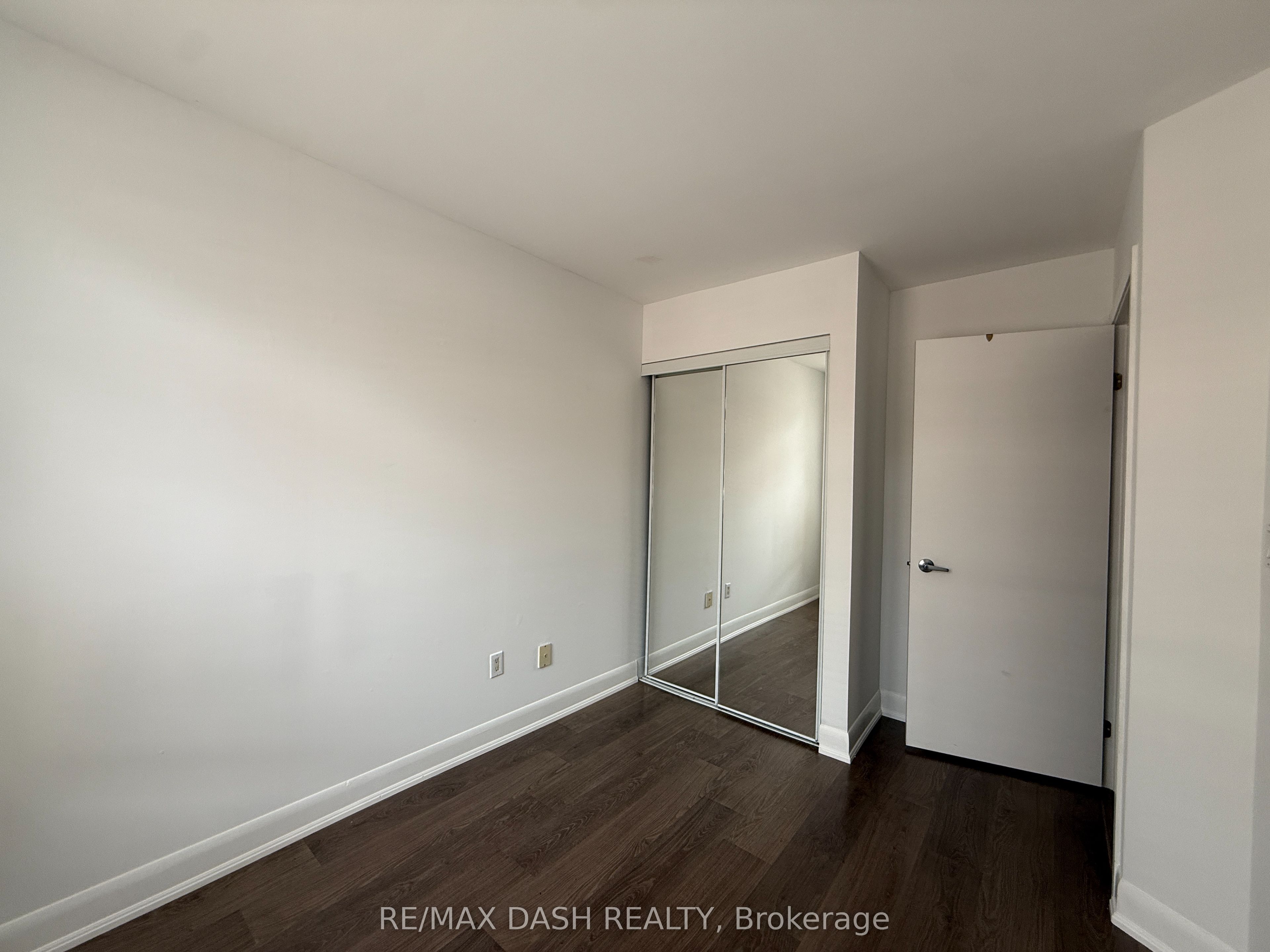 415 Jarvis Street 342 Property Photo 15