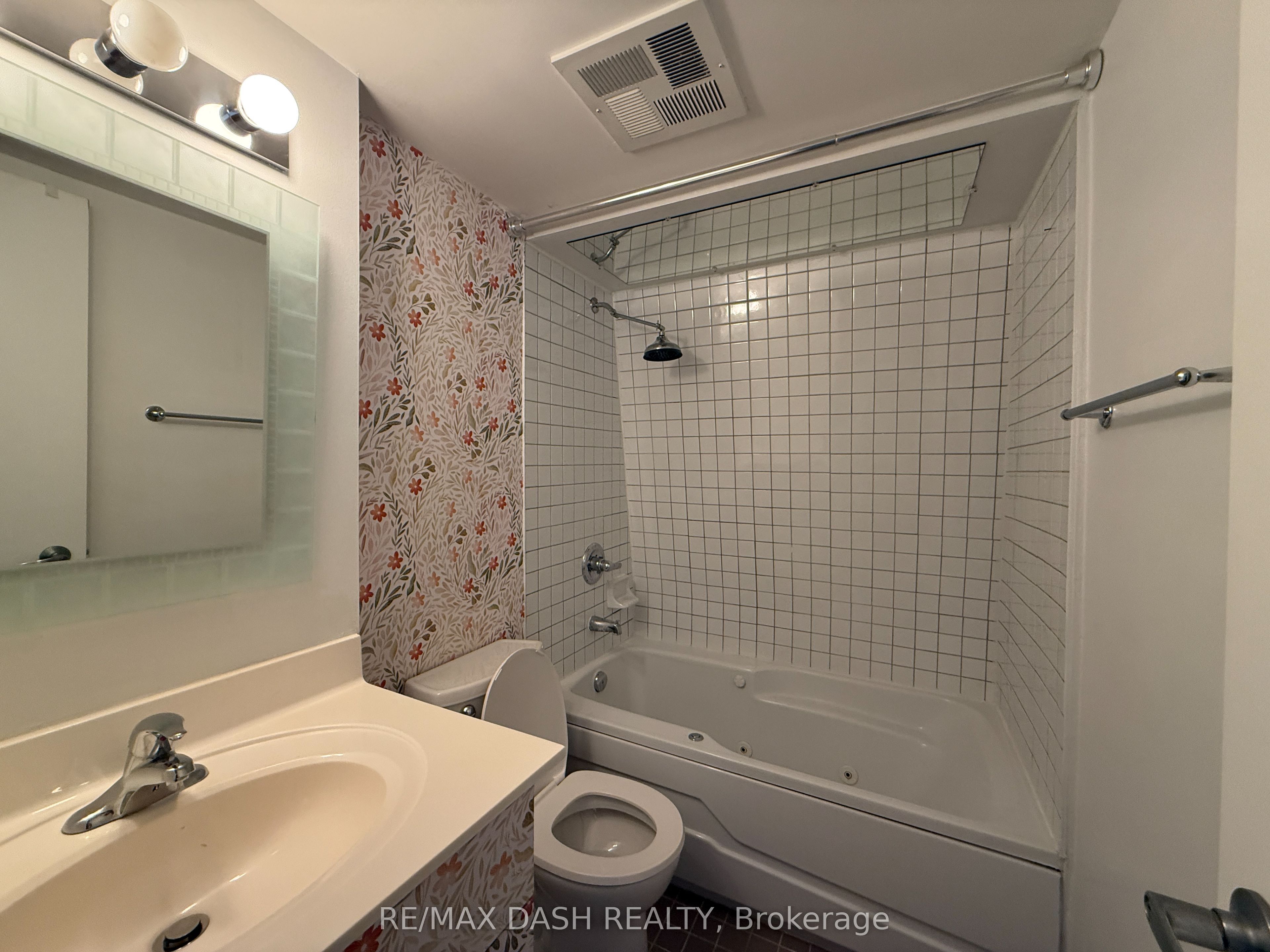 415 Jarvis Street 342 Property Photo 17