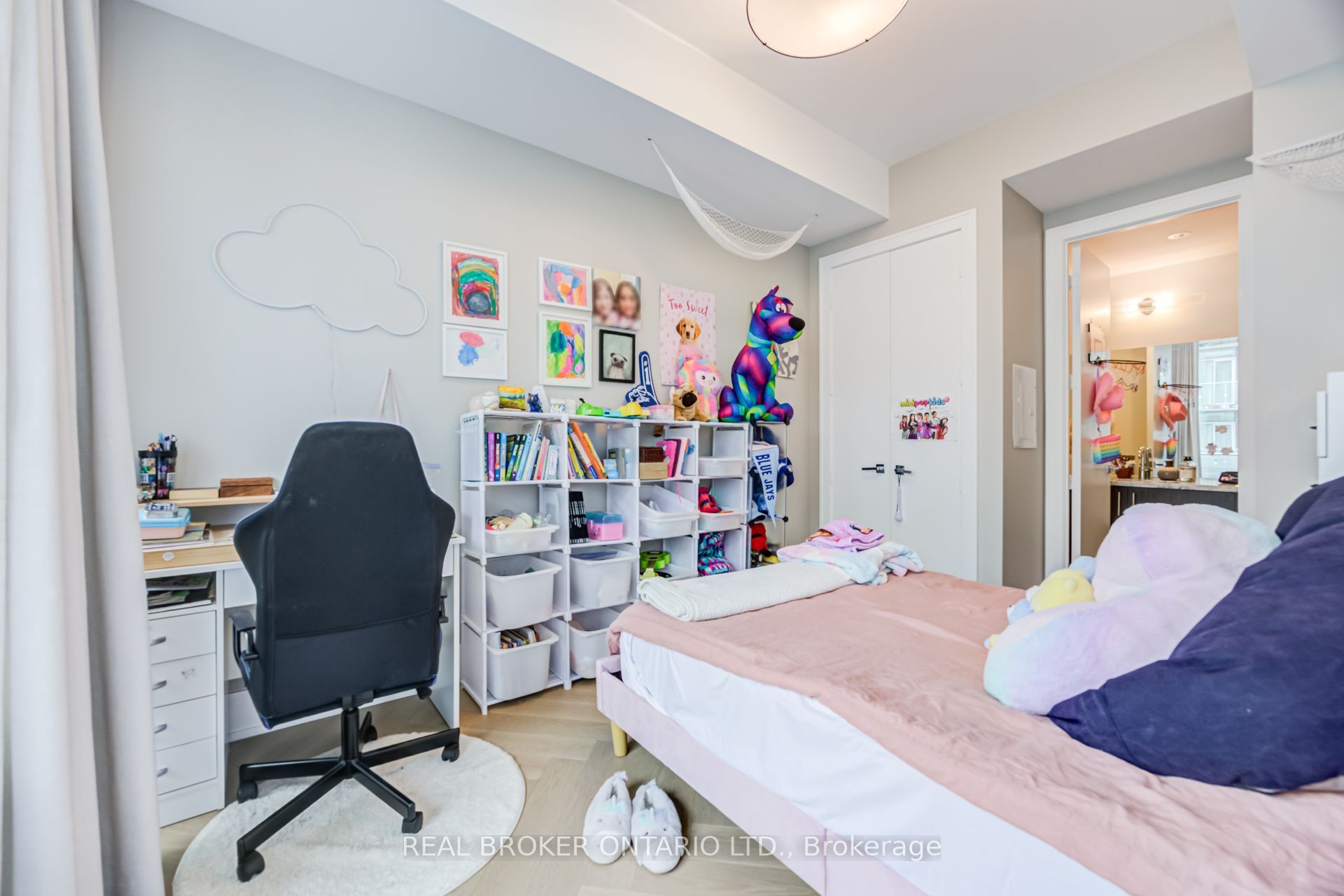 29 Queens Quay E 916 Property Photo 11