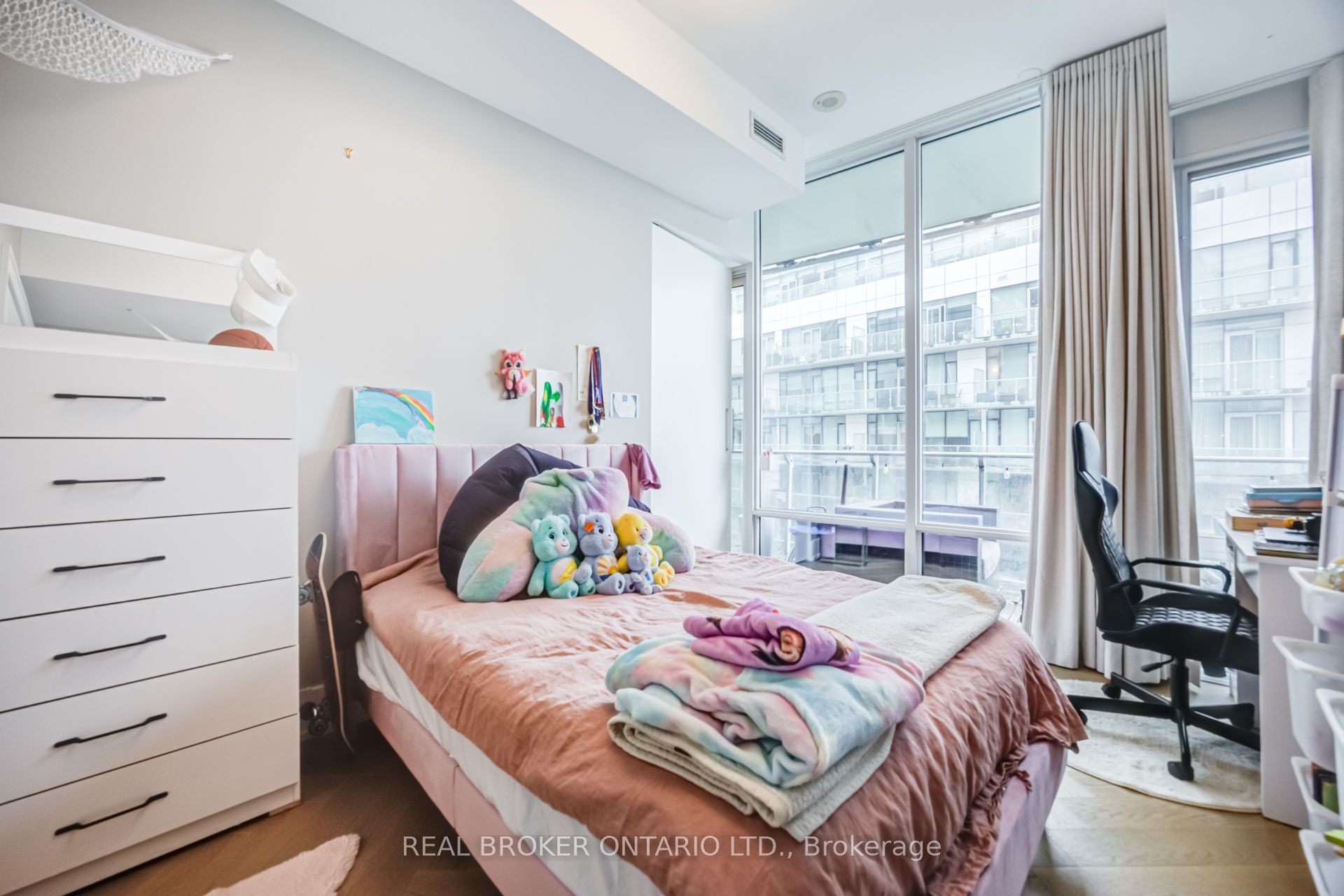 29 Queens Quay E 916 Property Photo 12