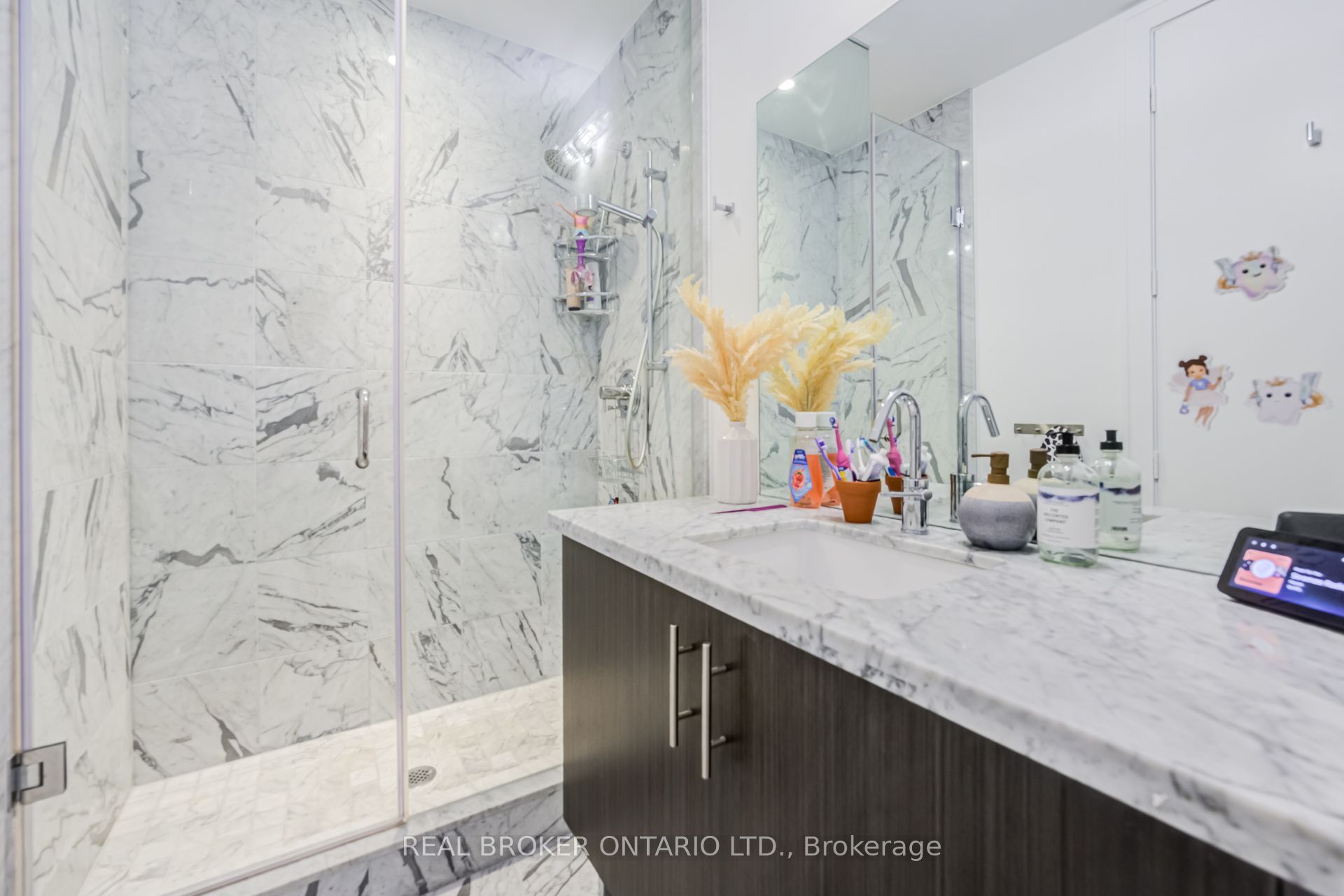 29 Queens Quay E 916 Property Photo 13