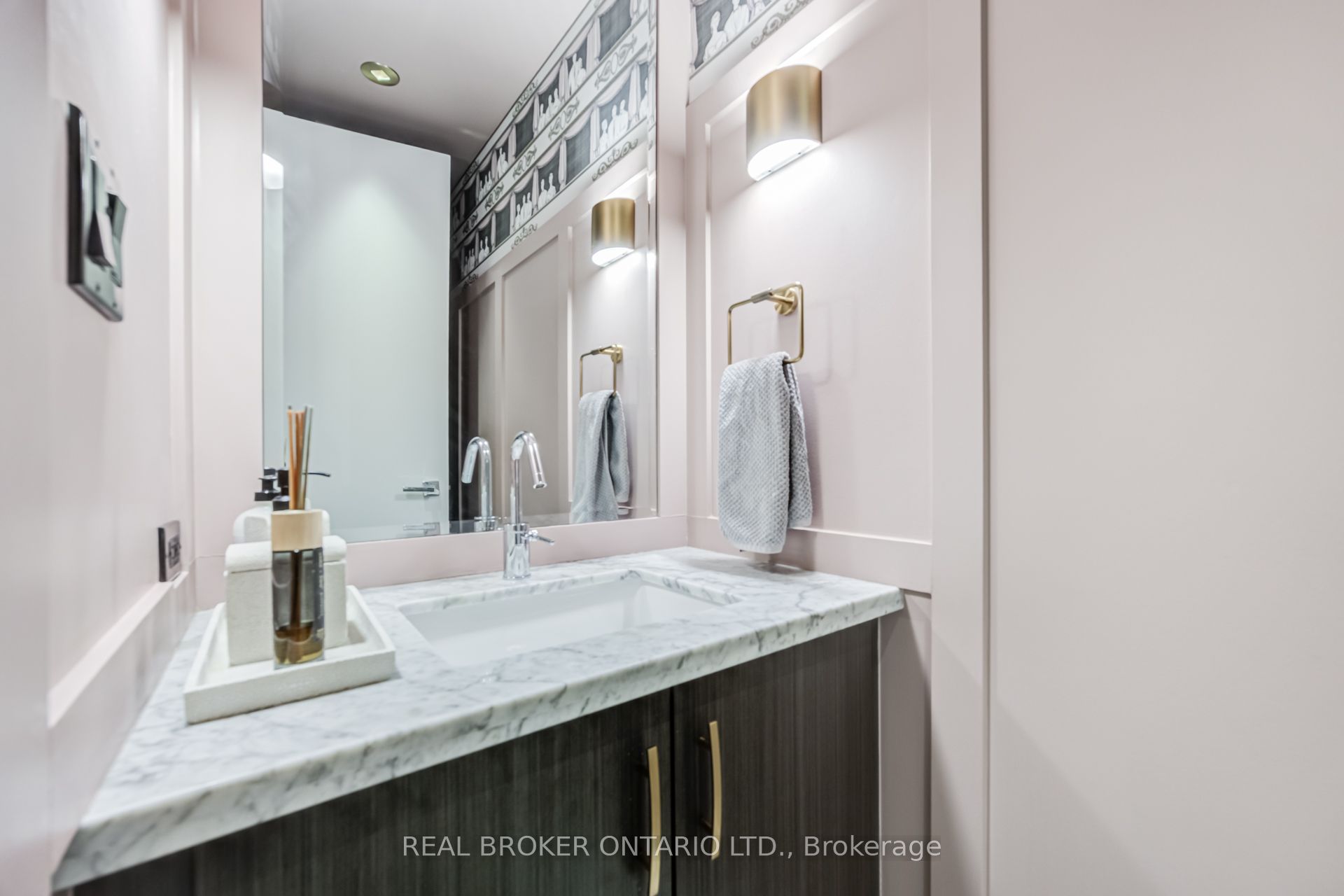 29 Queens Quay E 916 Property Photo 14