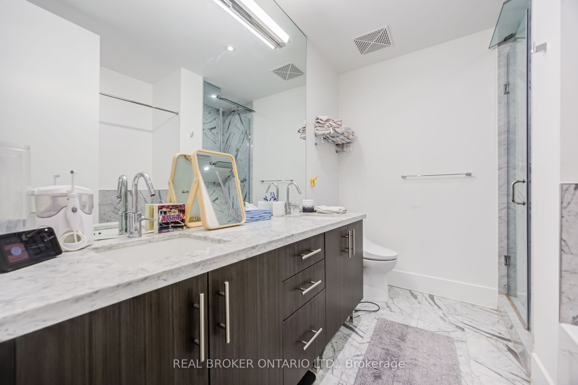 29 Queens Quay E 916 Property Photo 18