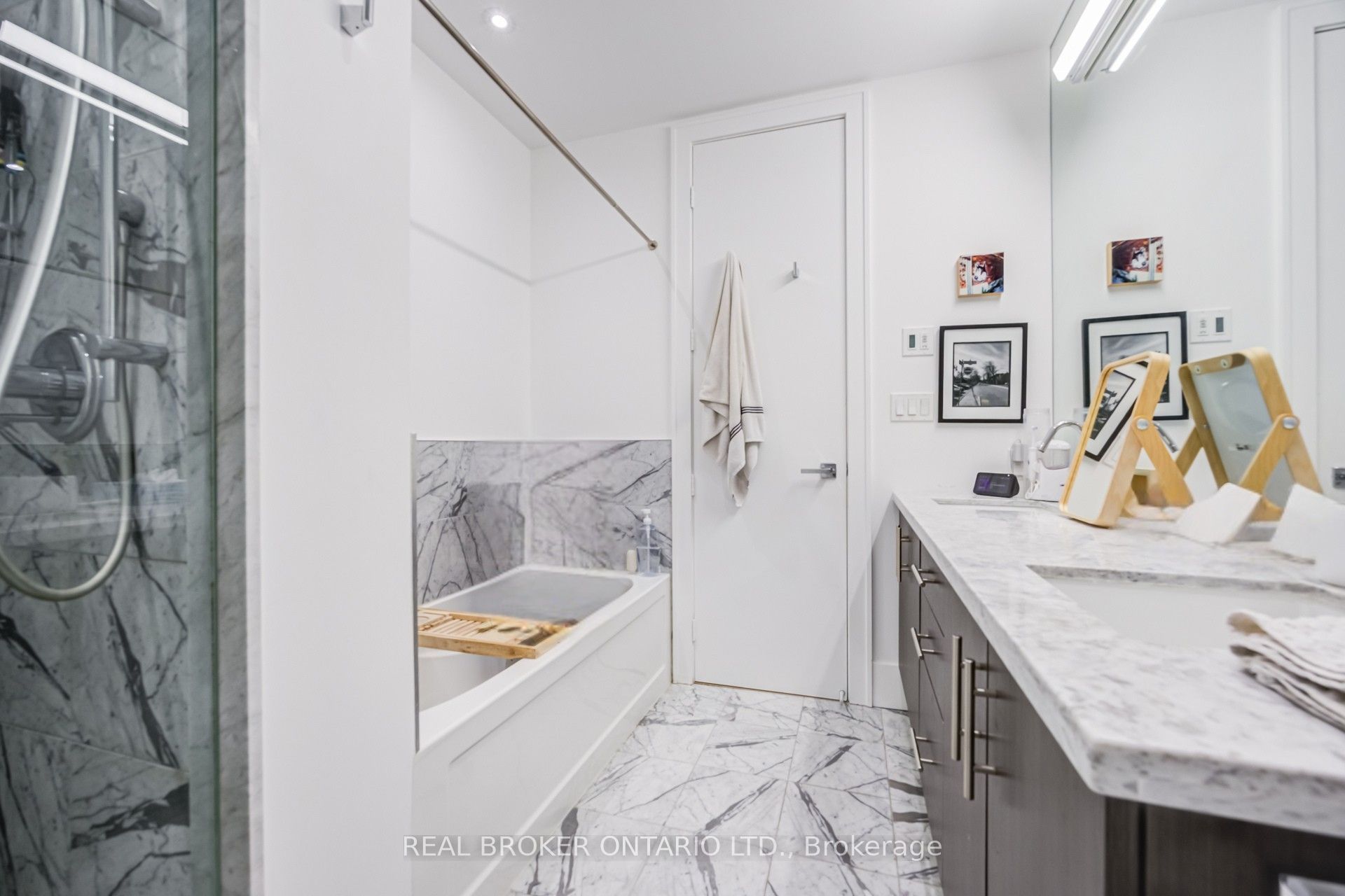 29 Queens Quay E 916 Property Photo 19