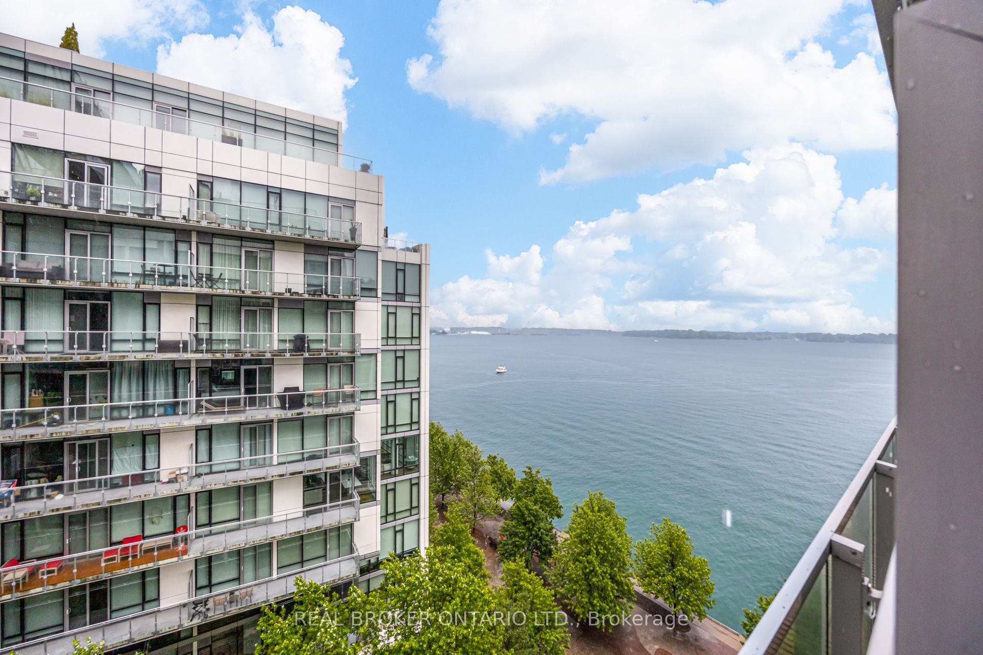 29 Queens Quay E 916 Property Photo 24