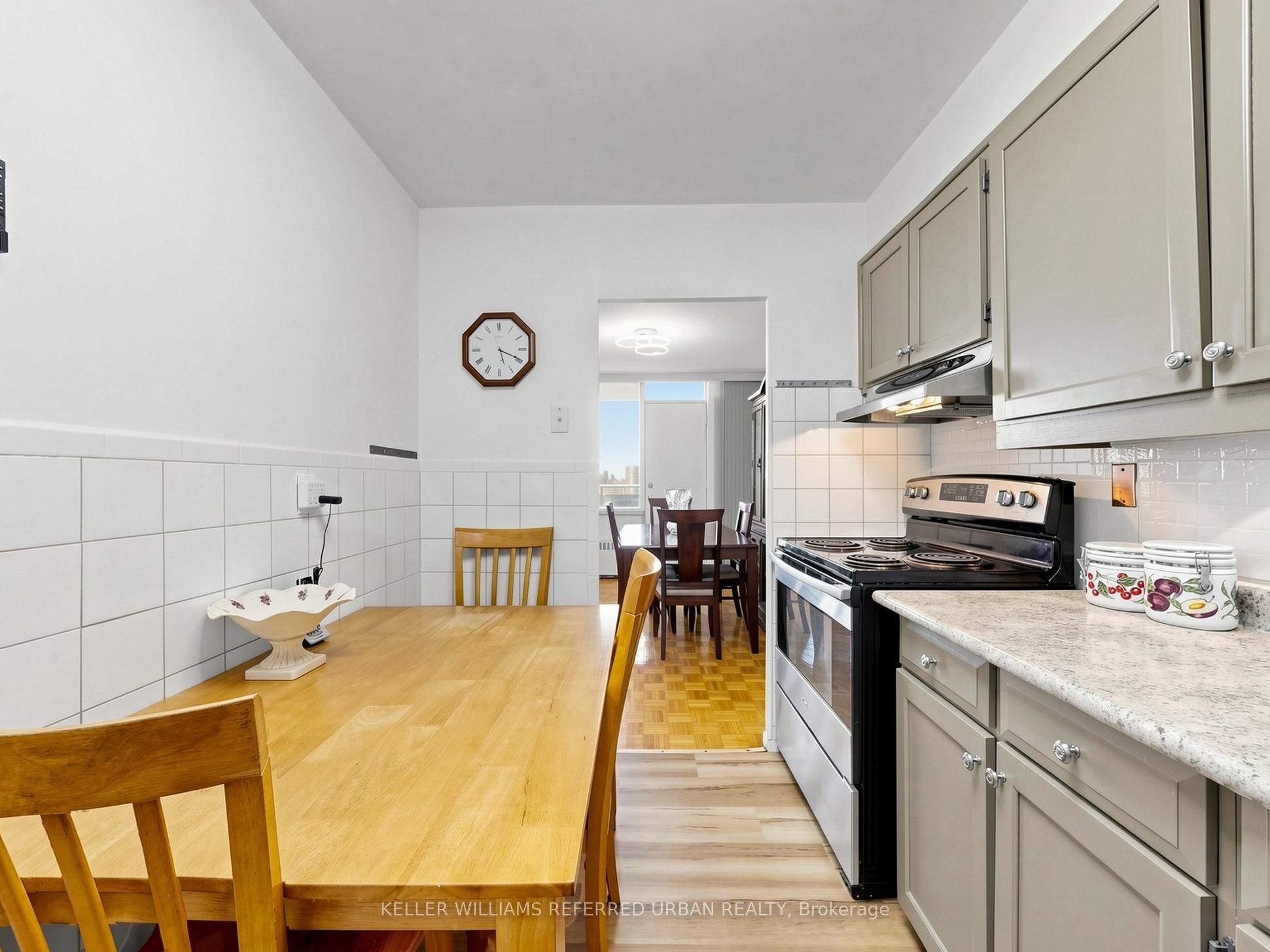 10 Parkway Forest Drive 1111 Property Photo 15