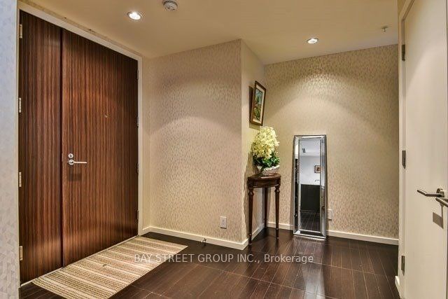 180 University Avenue 4207 Property Photo 6