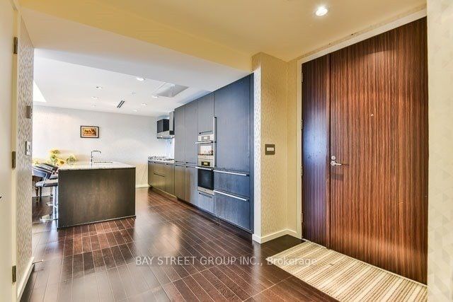 180 University Avenue 4207 Property Photo 7