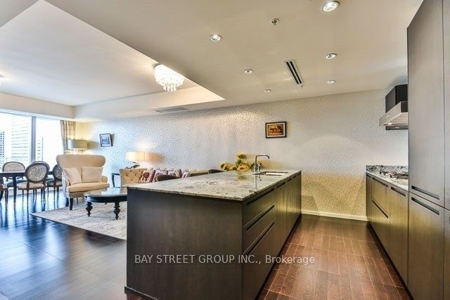 180 University Avenue 4207 Property Photo 8