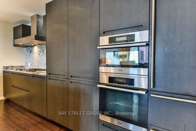 180 University Avenue 4207 Property Photo 9