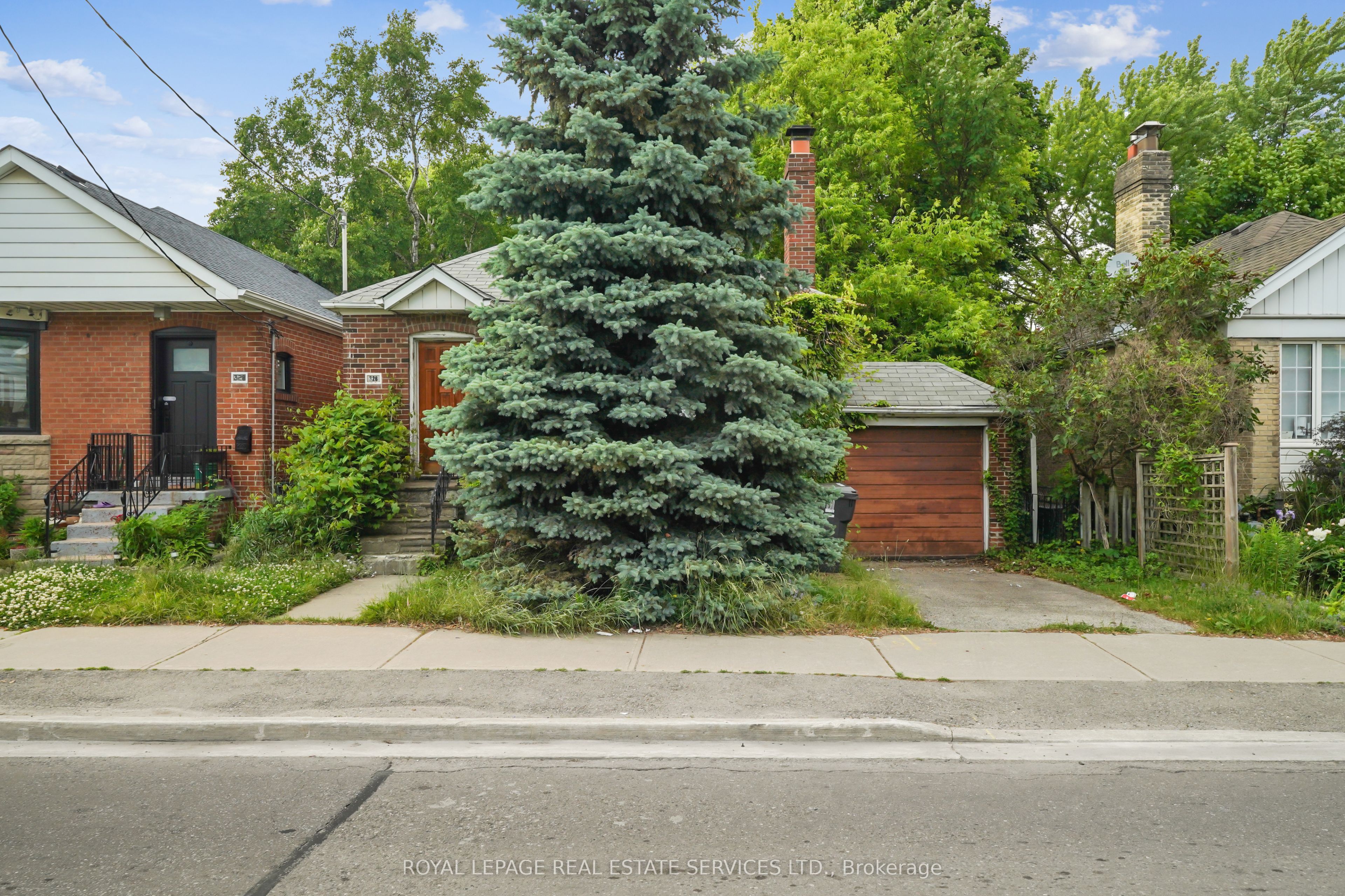 326 Lawrence Avenue W Property Photo 3
