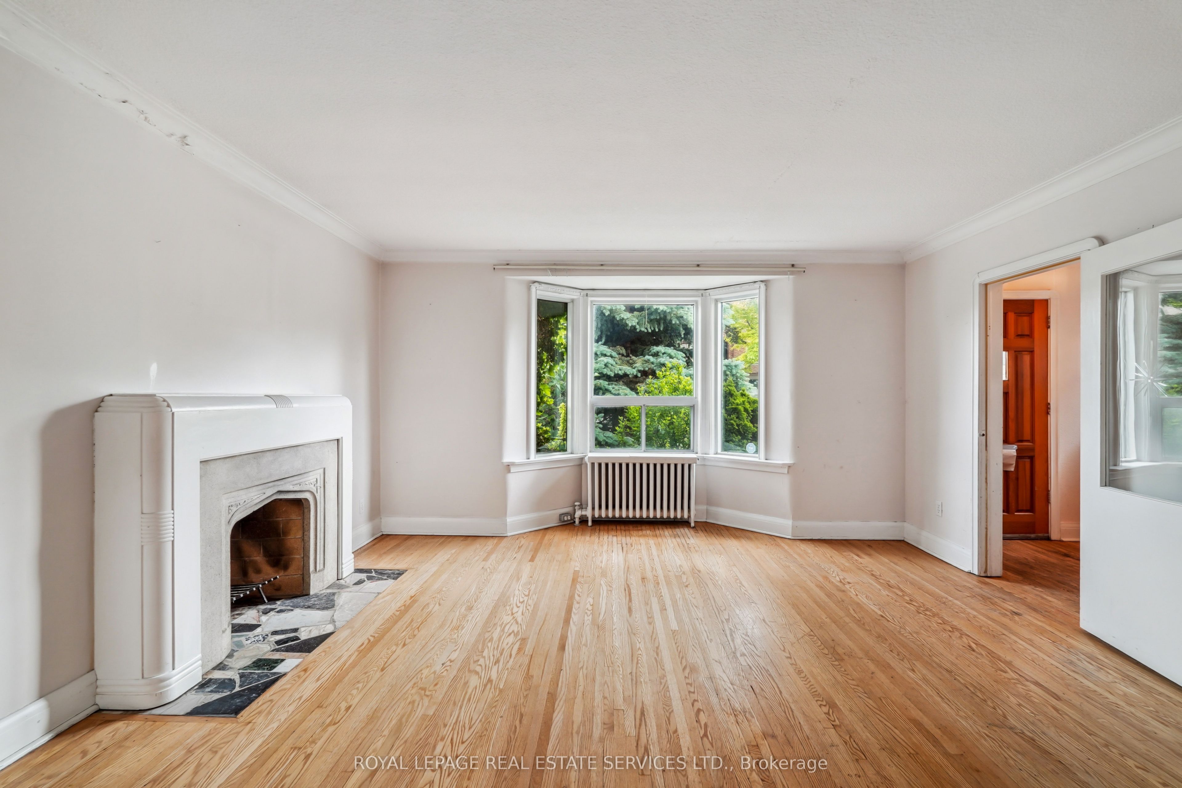 326 Lawrence Avenue W Property Photo 5