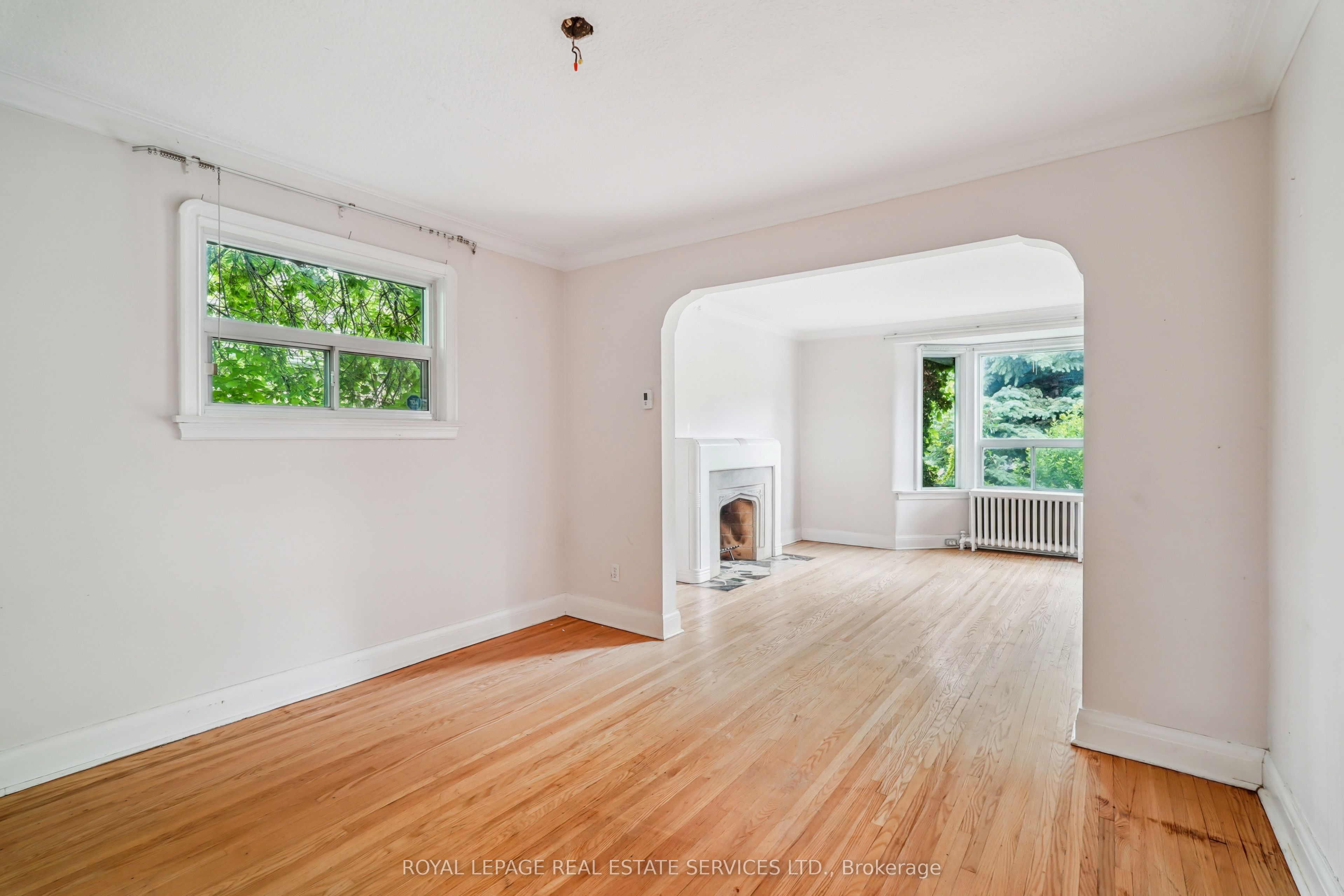 326 Lawrence Avenue W Property Photo 7