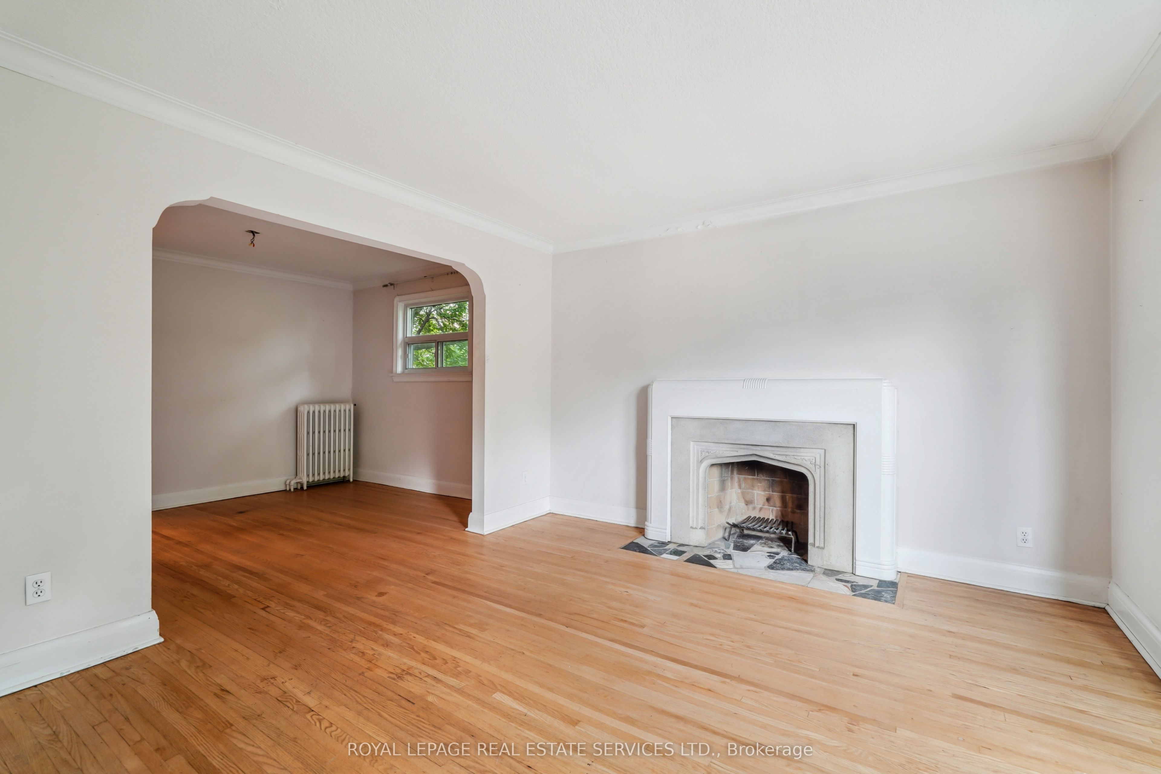 326 Lawrence Avenue W Property Photo 8