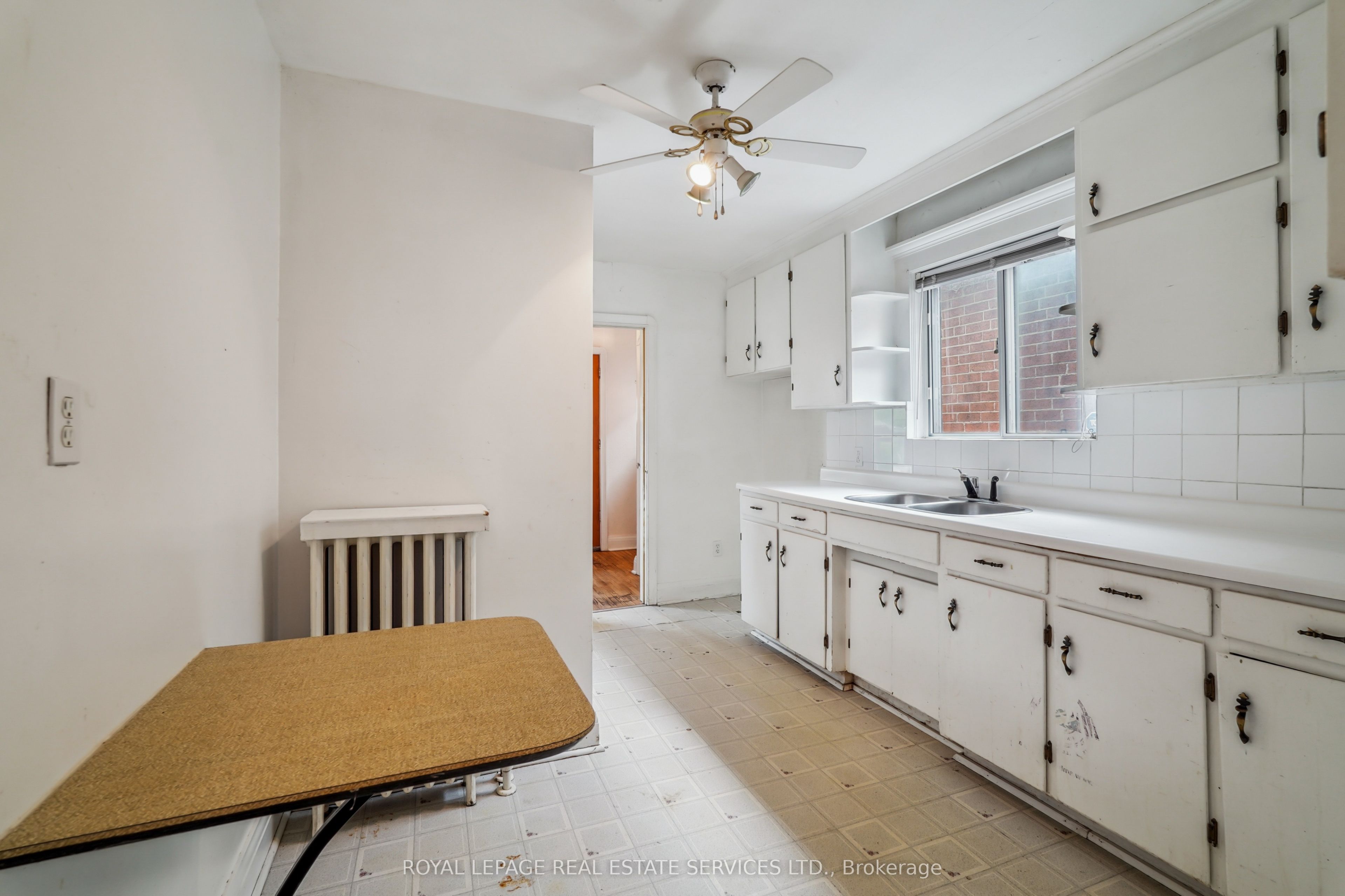 326 Lawrence Avenue W Property Photo 10