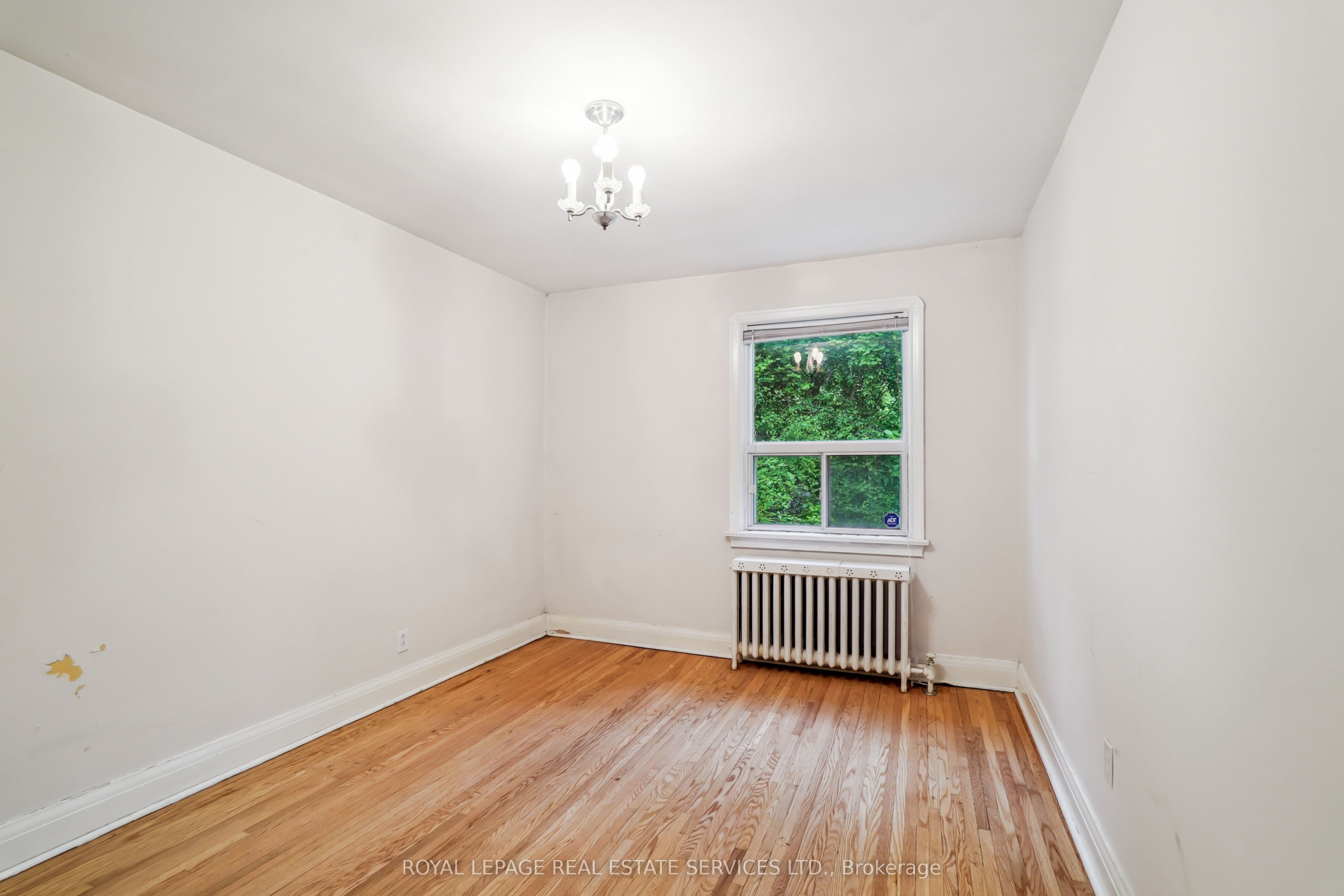 326 Lawrence Avenue W Property Photo 11