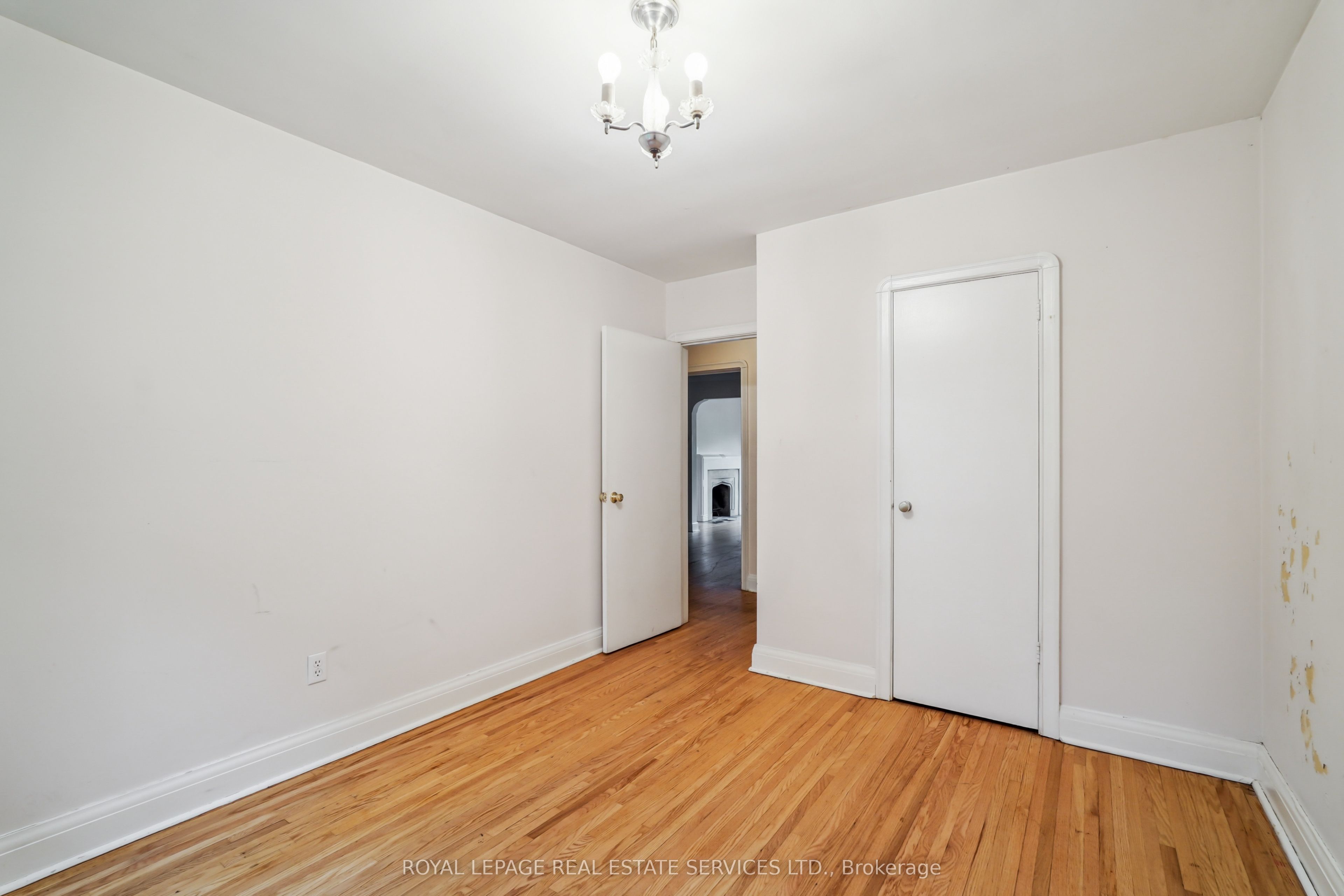 326 Lawrence Avenue W Property Photo 12
