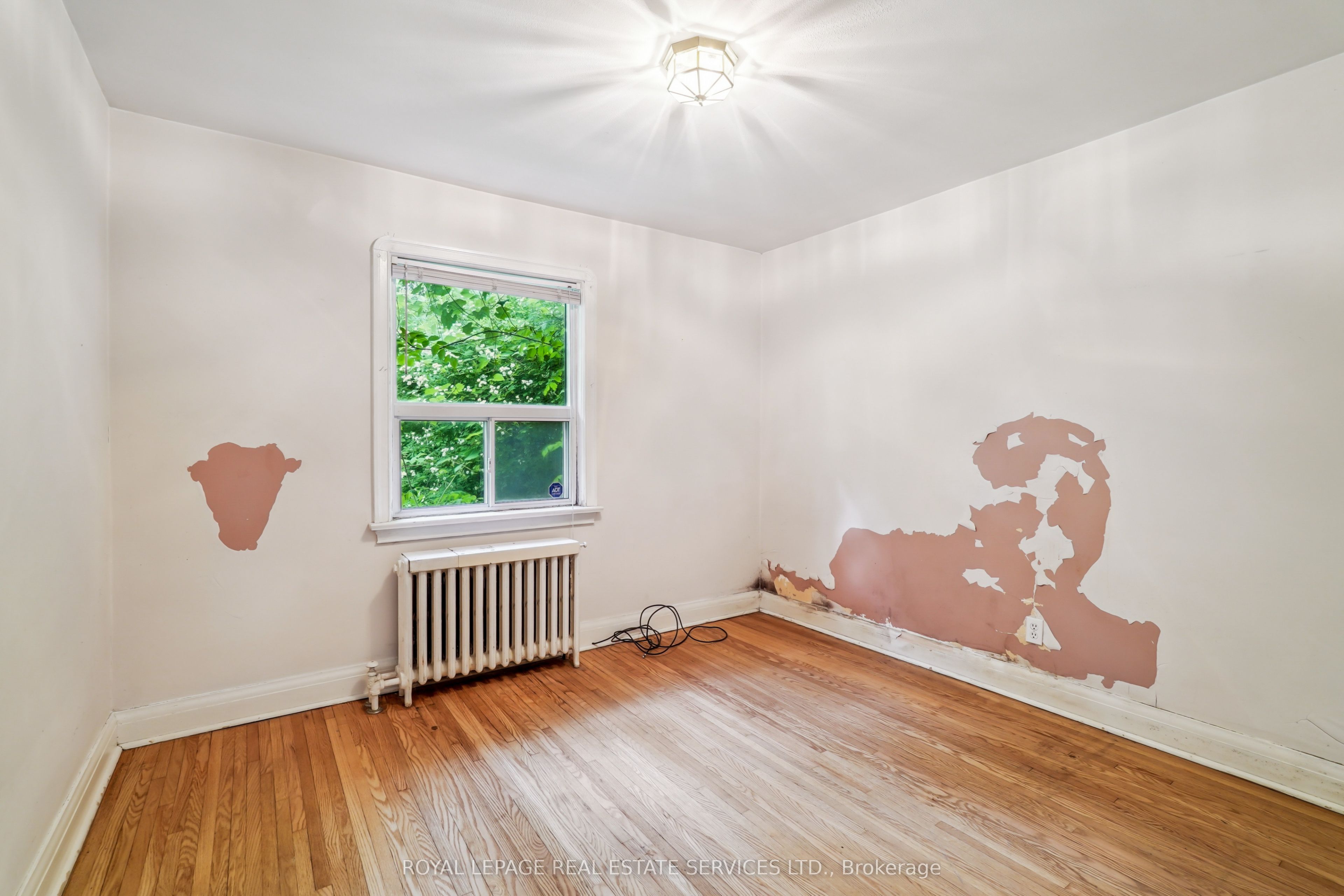 326 Lawrence Avenue W Property Photo 13