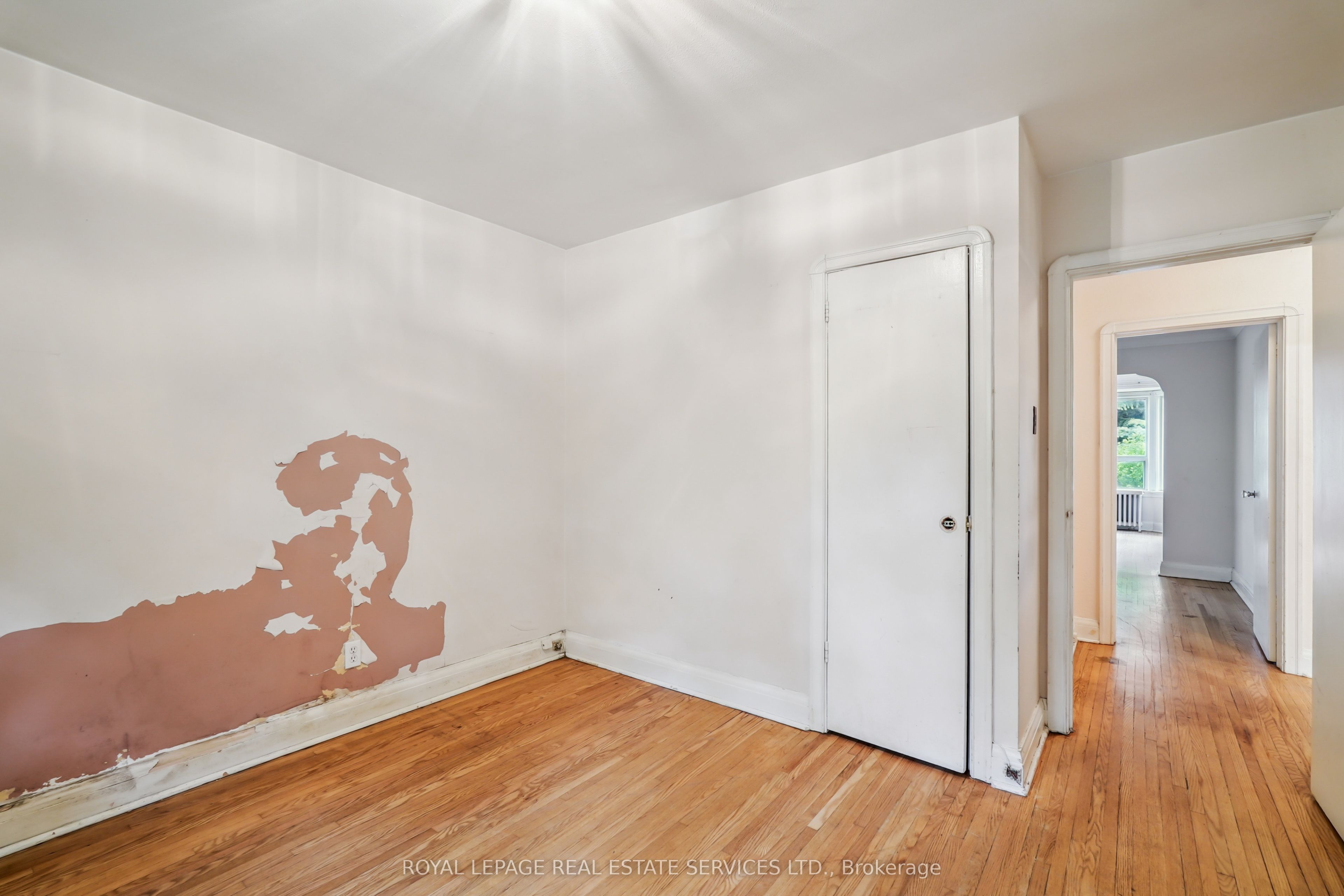 326 Lawrence Avenue W Property Photo 14
