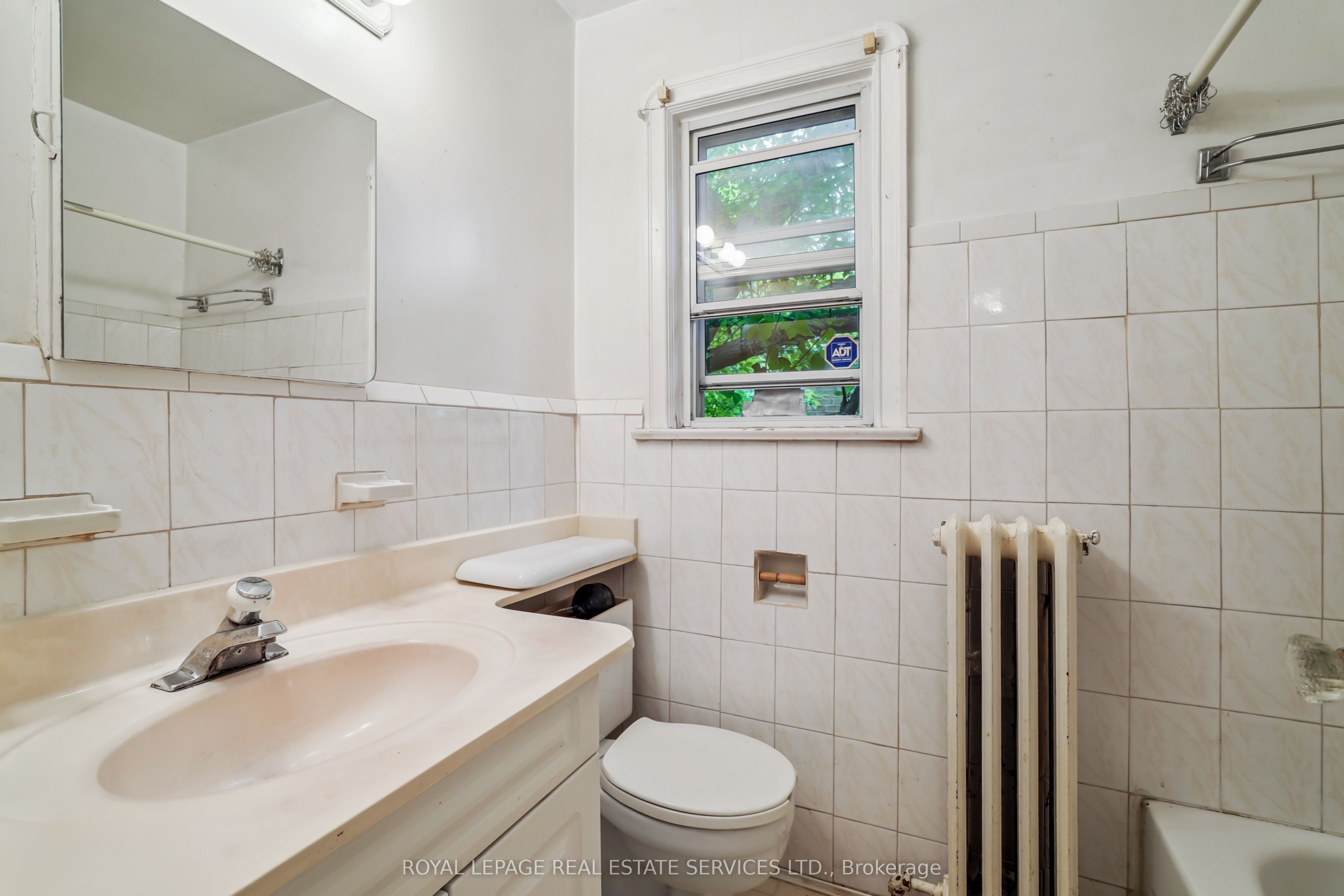 326 Lawrence Avenue W Property Photo 15