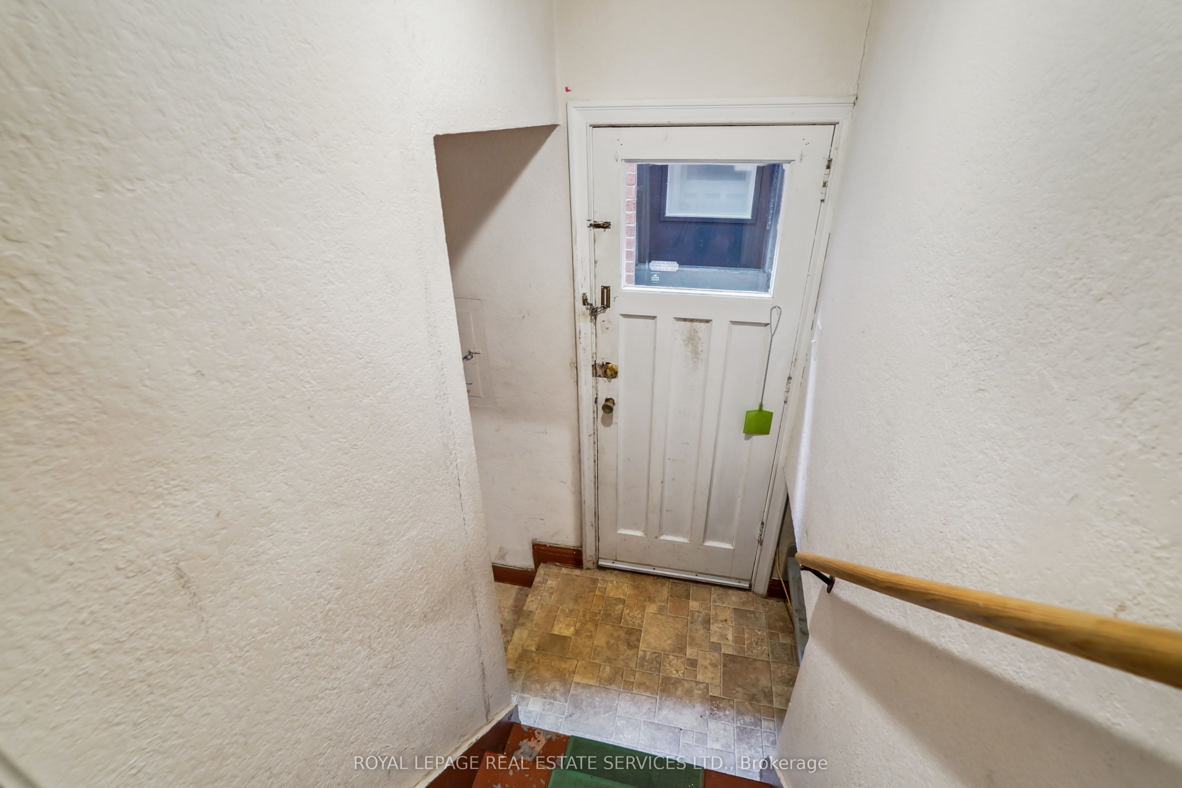 326 Lawrence Avenue W Property Photo 16