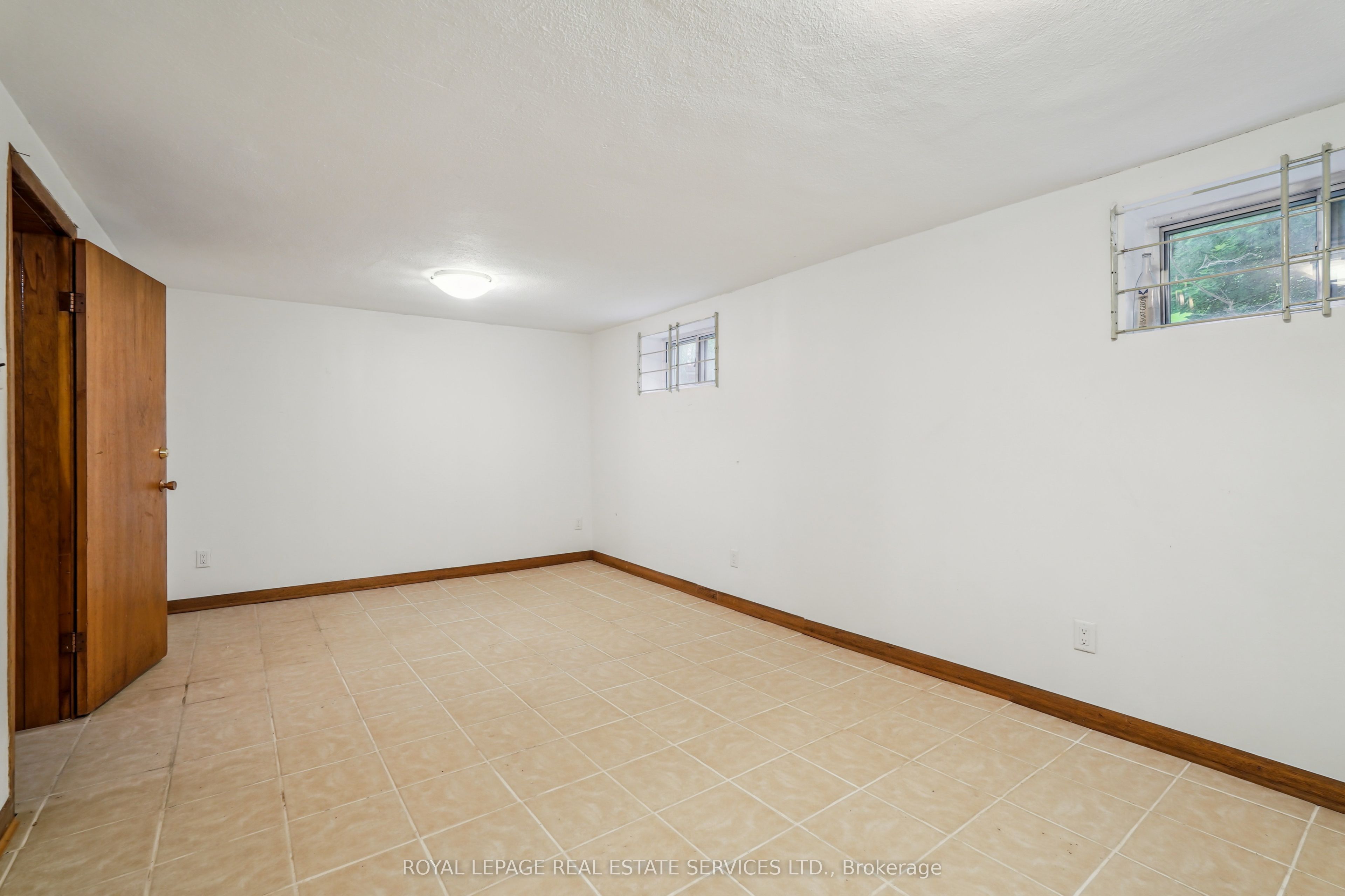 326 Lawrence Avenue W Property Photo 19