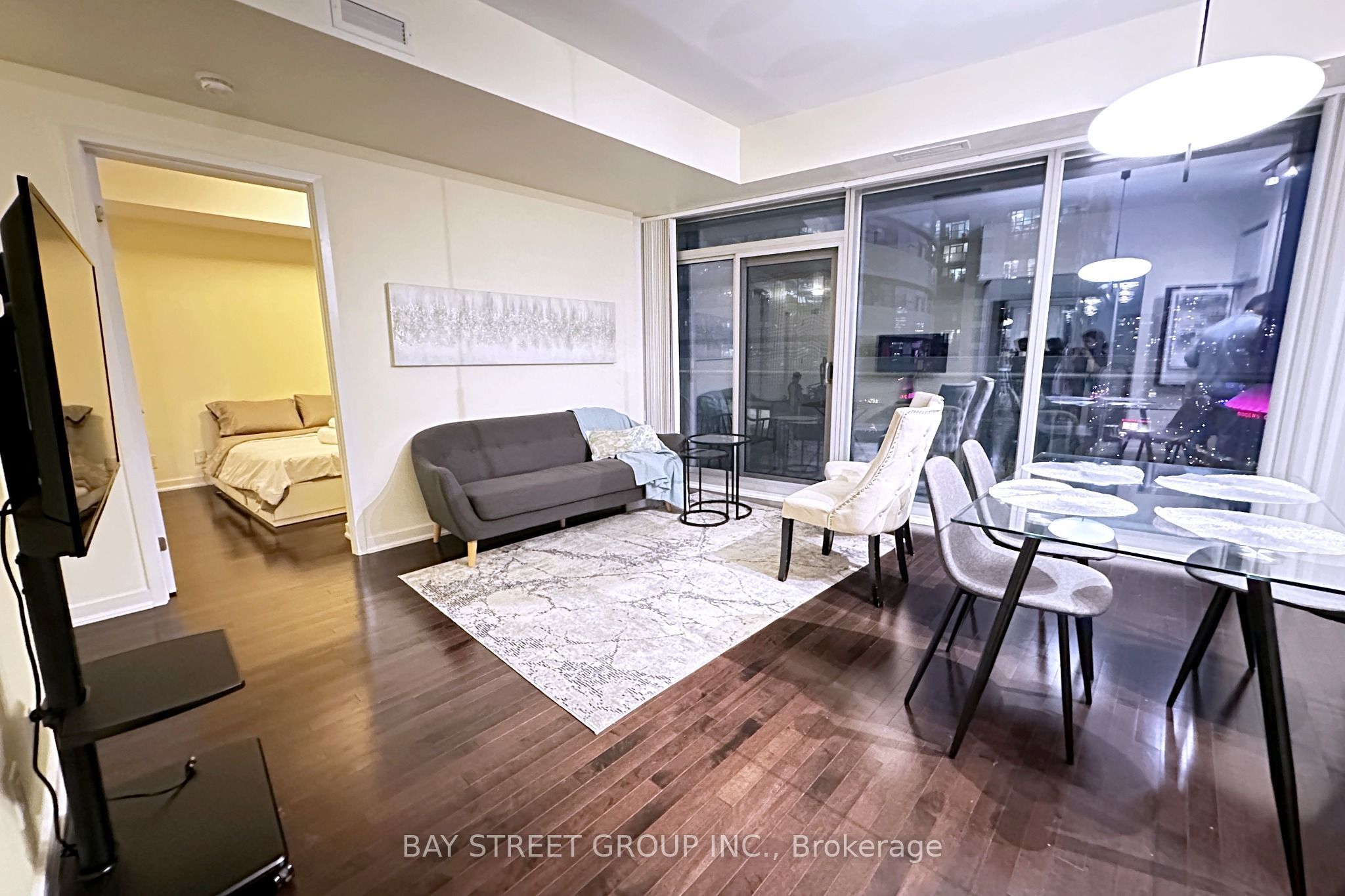 14 York Street 2406 Property Photo 2