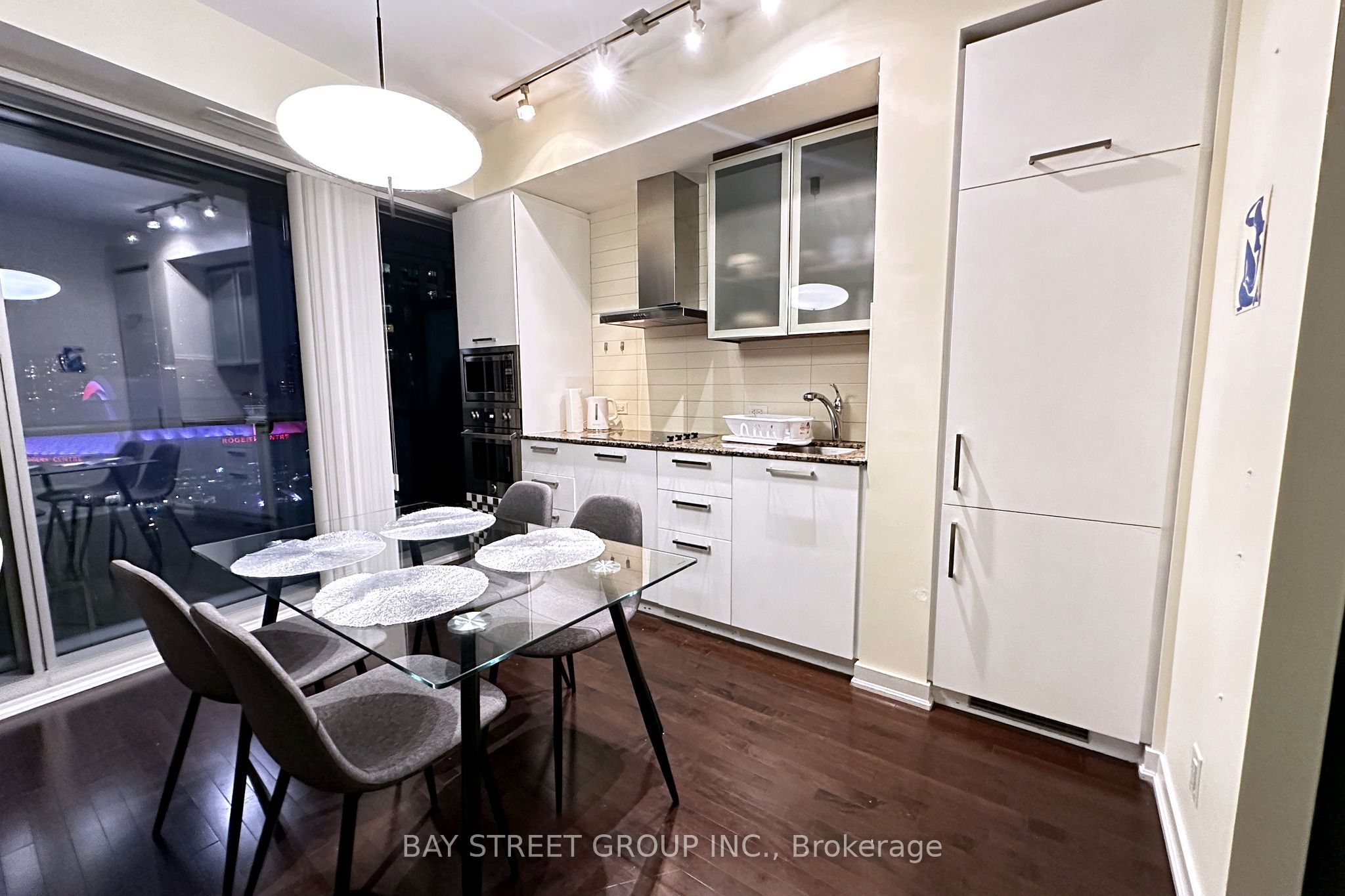 14 York Street 2406 Property Photo 3