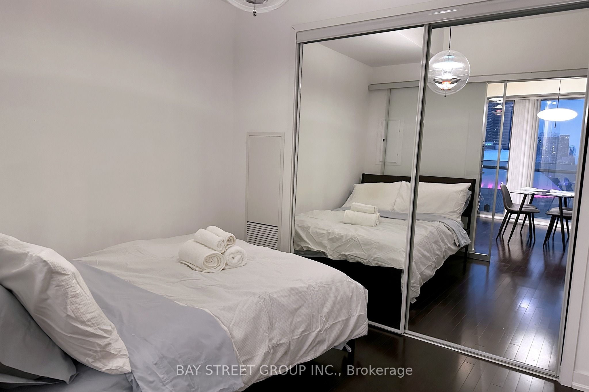 14 York Street 2406 Property Photo 4