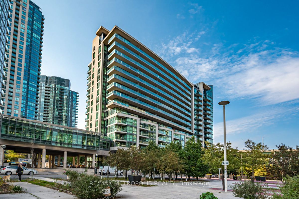 209 Fort York Boulevard 678 Property Photo 1