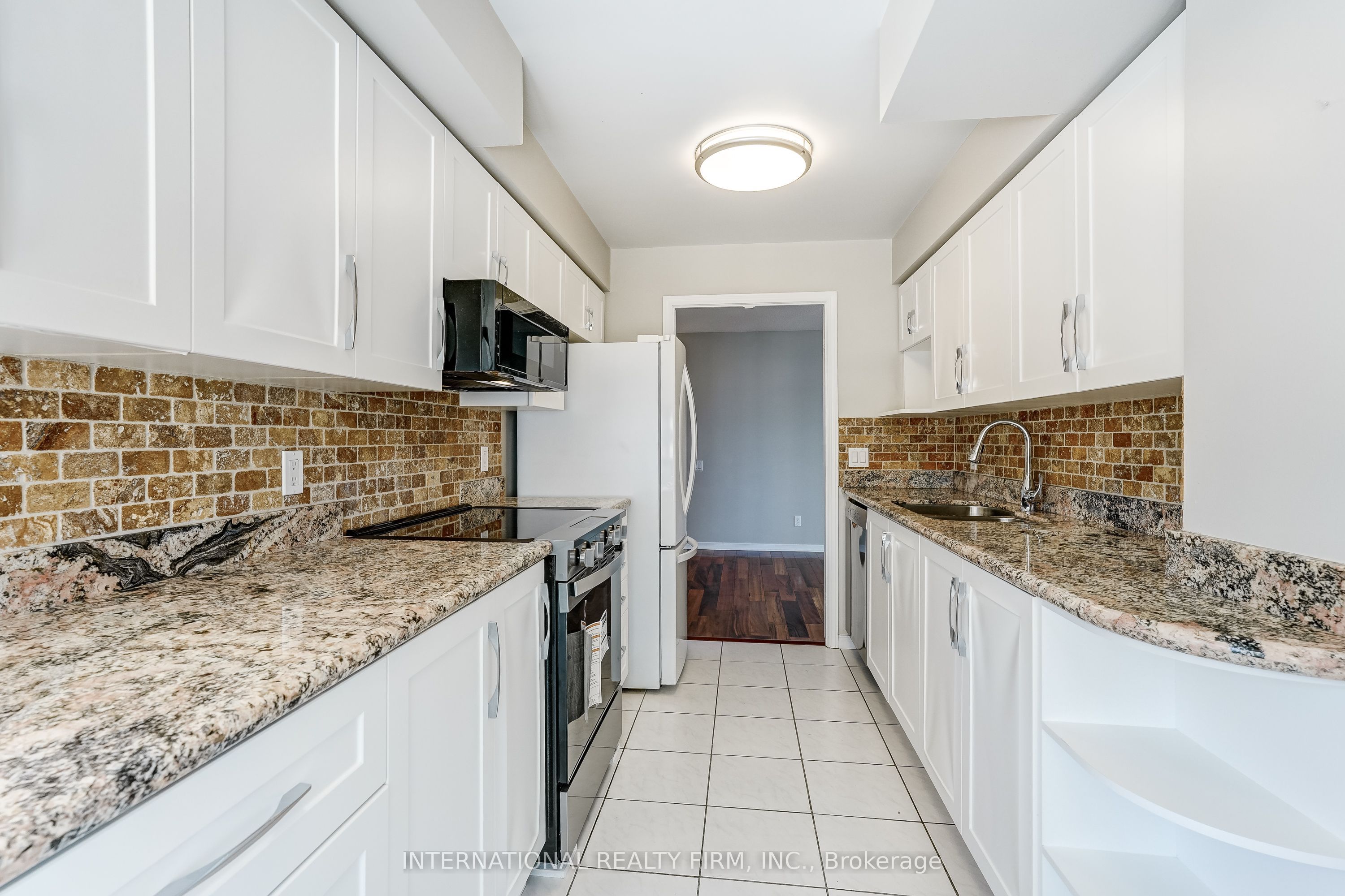 8 Hillcrest Avenue 906 Property Photo 6