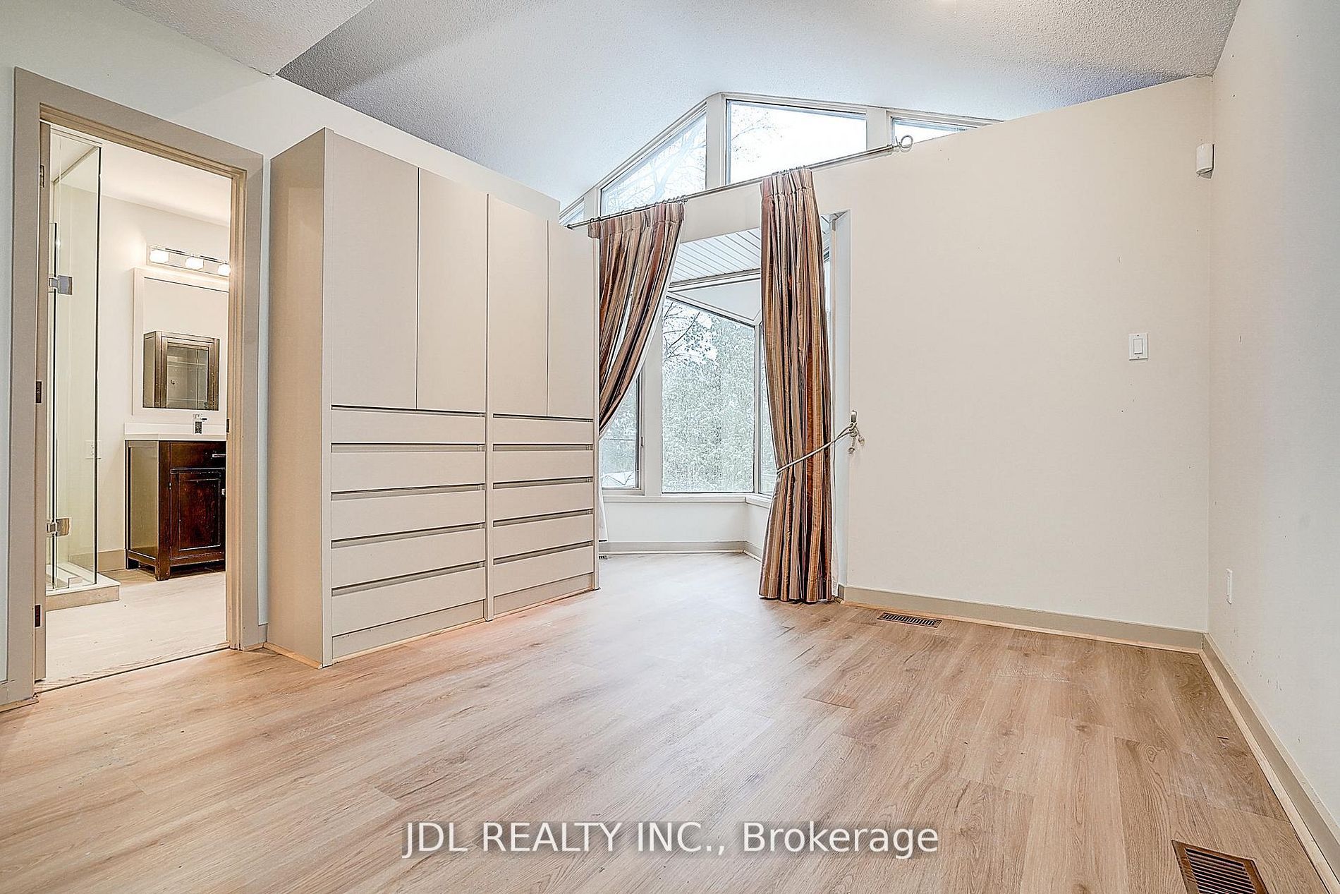 87 Munro Boulevard Property Photo 23