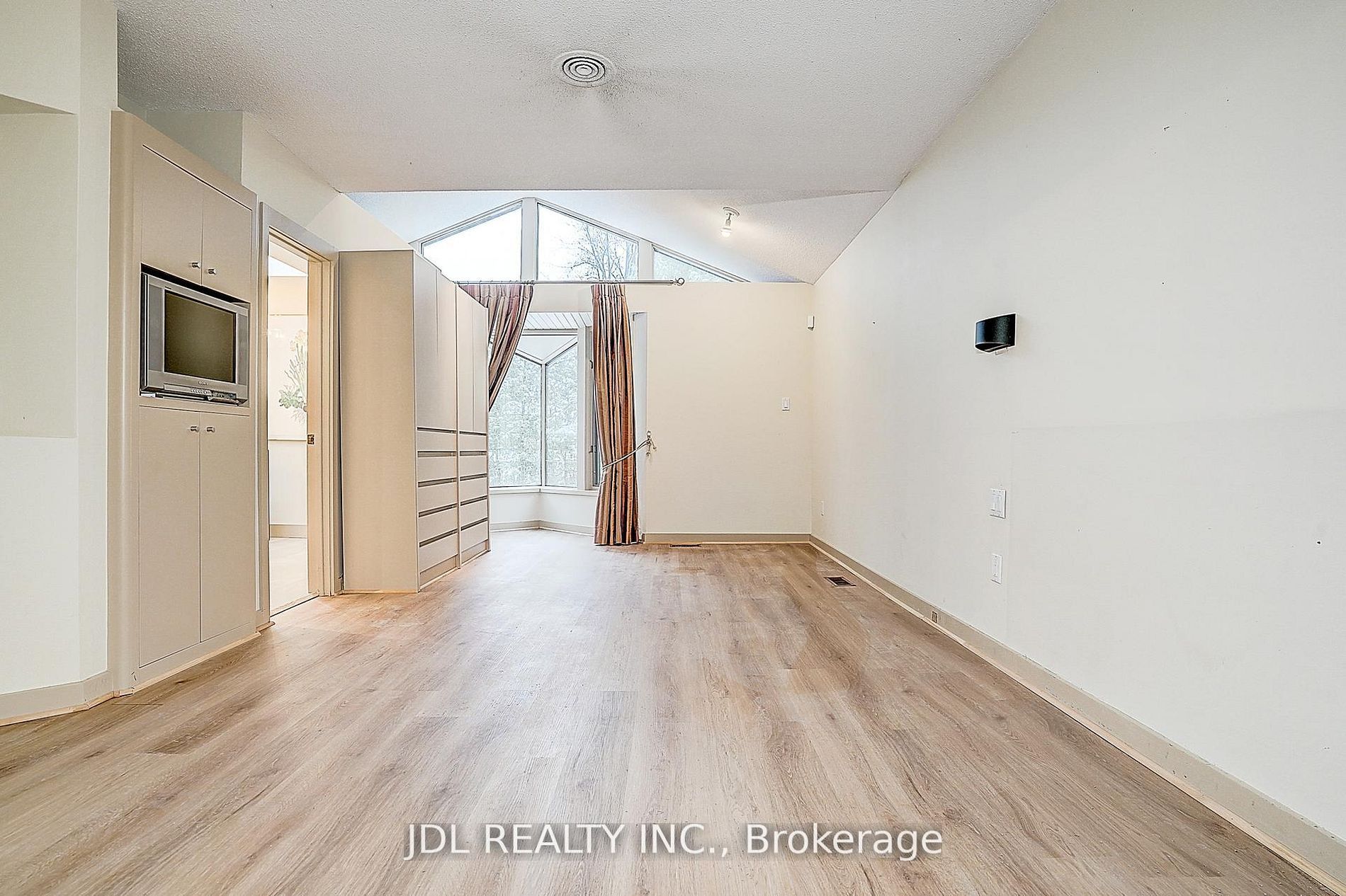 87 Munro Boulevard Property Photo 24