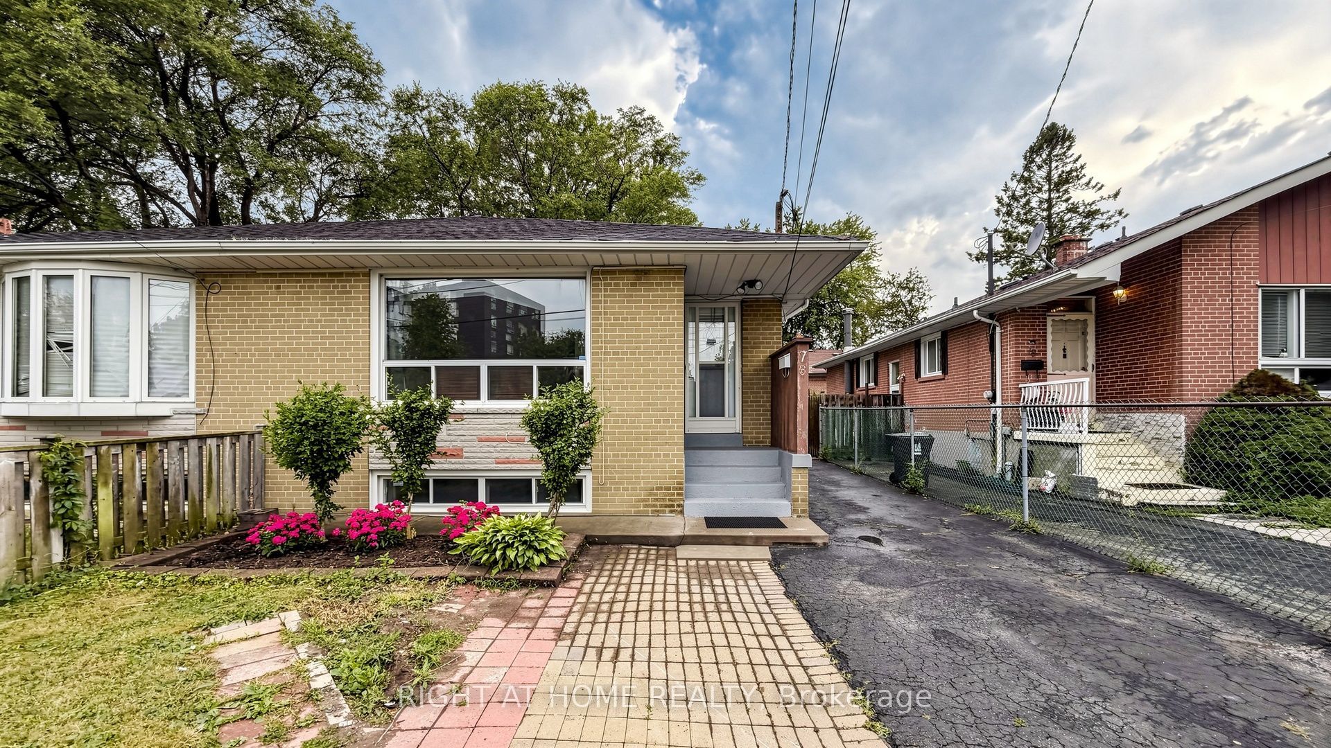 76 Fenside Drive Property Photo 1