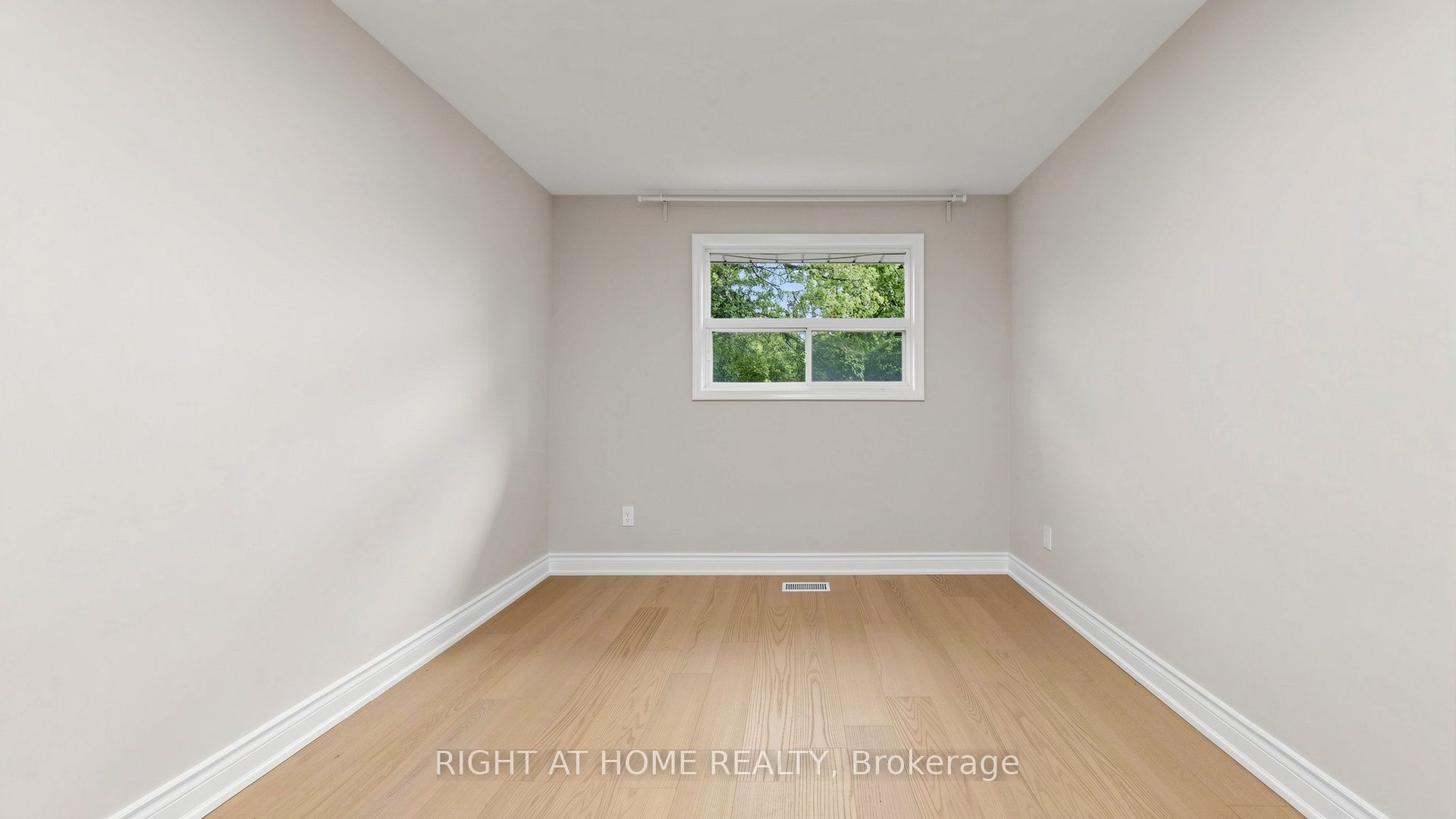 76 Fenside Drive Property Photo 15