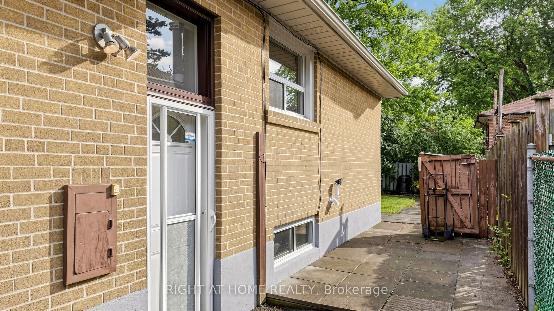 76 Fenside Drive Property Photo 38