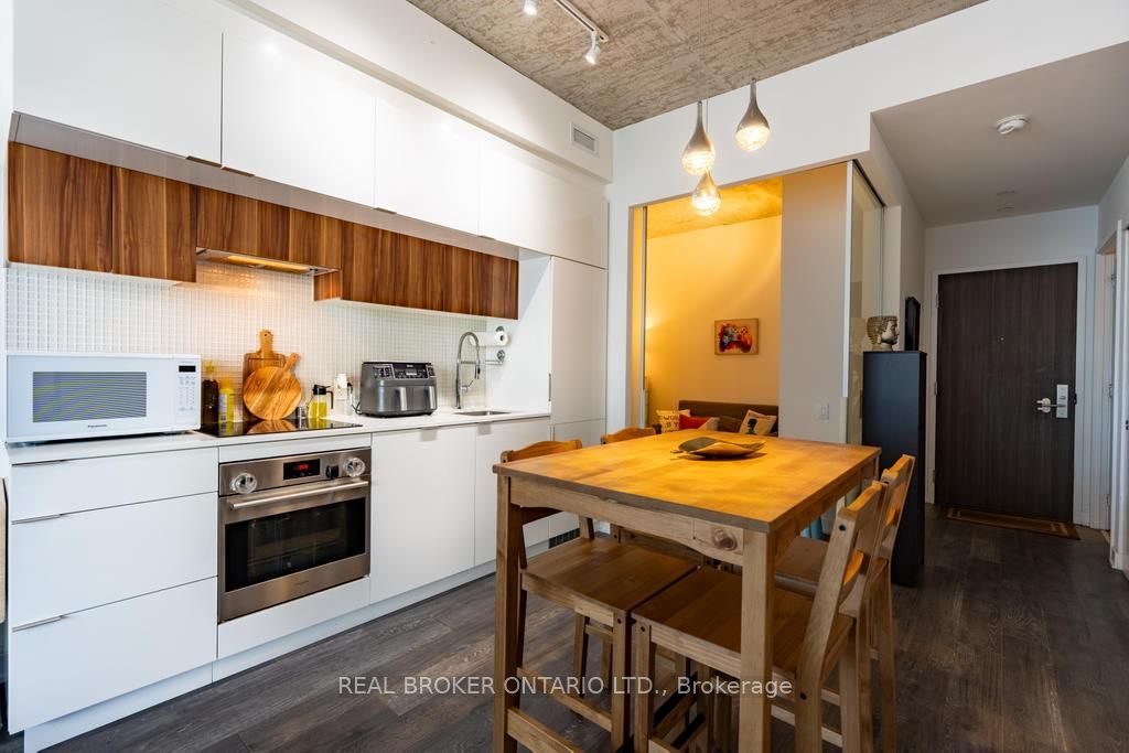 185 Roehampton Avenue S 1601 Property Photo 4
