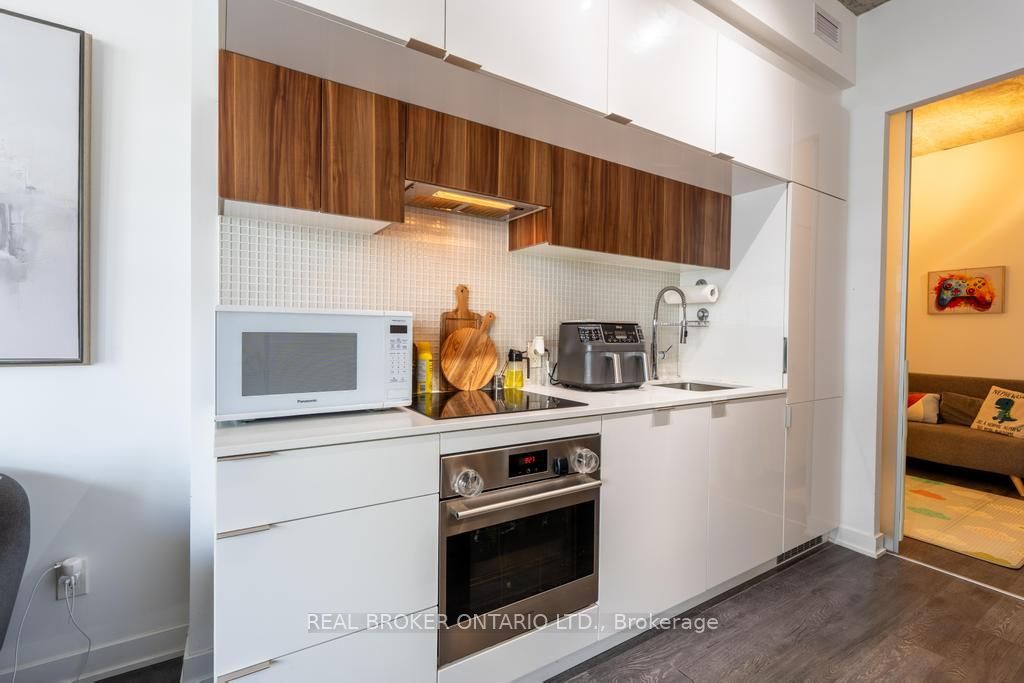 185 Roehampton Avenue S 1601 Property Photo 6