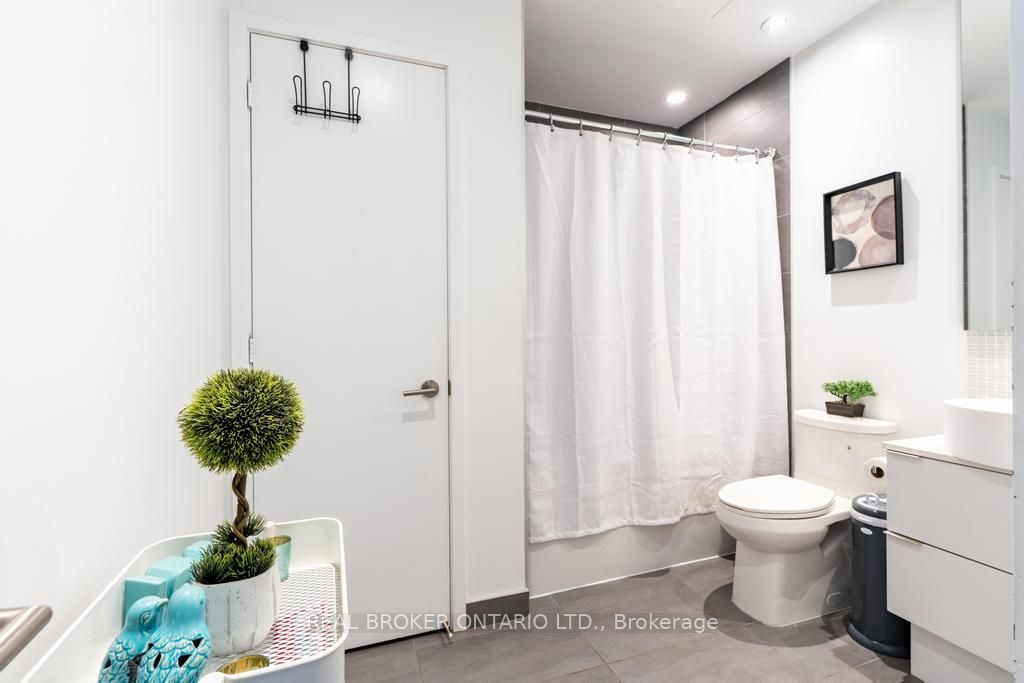 185 Roehampton Avenue S 1601 Property Photo 19