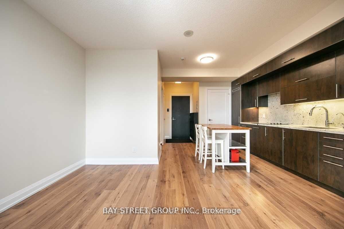 5 Sheppard Avenue E 4218 Property Photo 7
