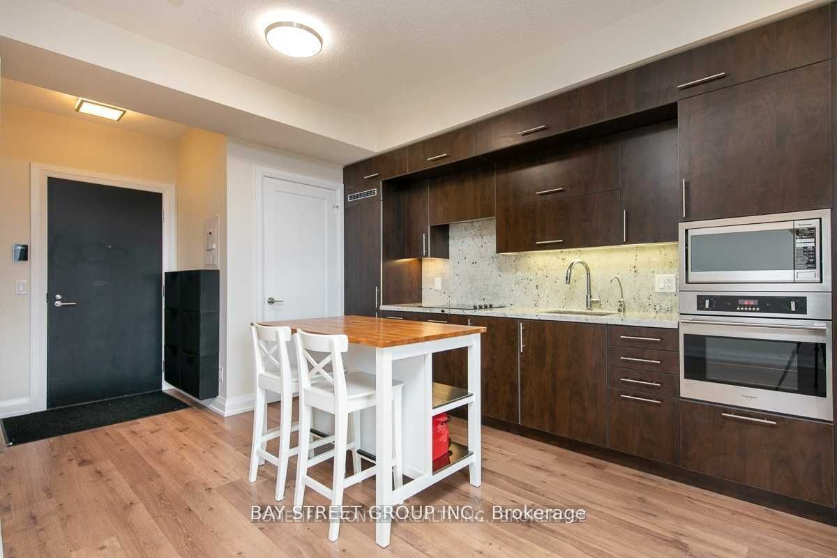5 Sheppard Avenue E 4218 Property Photo 8