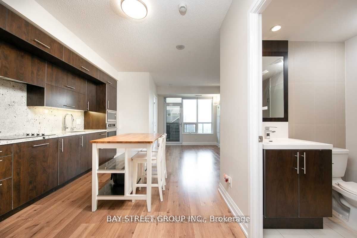 5 Sheppard Avenue E 4218 Property Photo 15