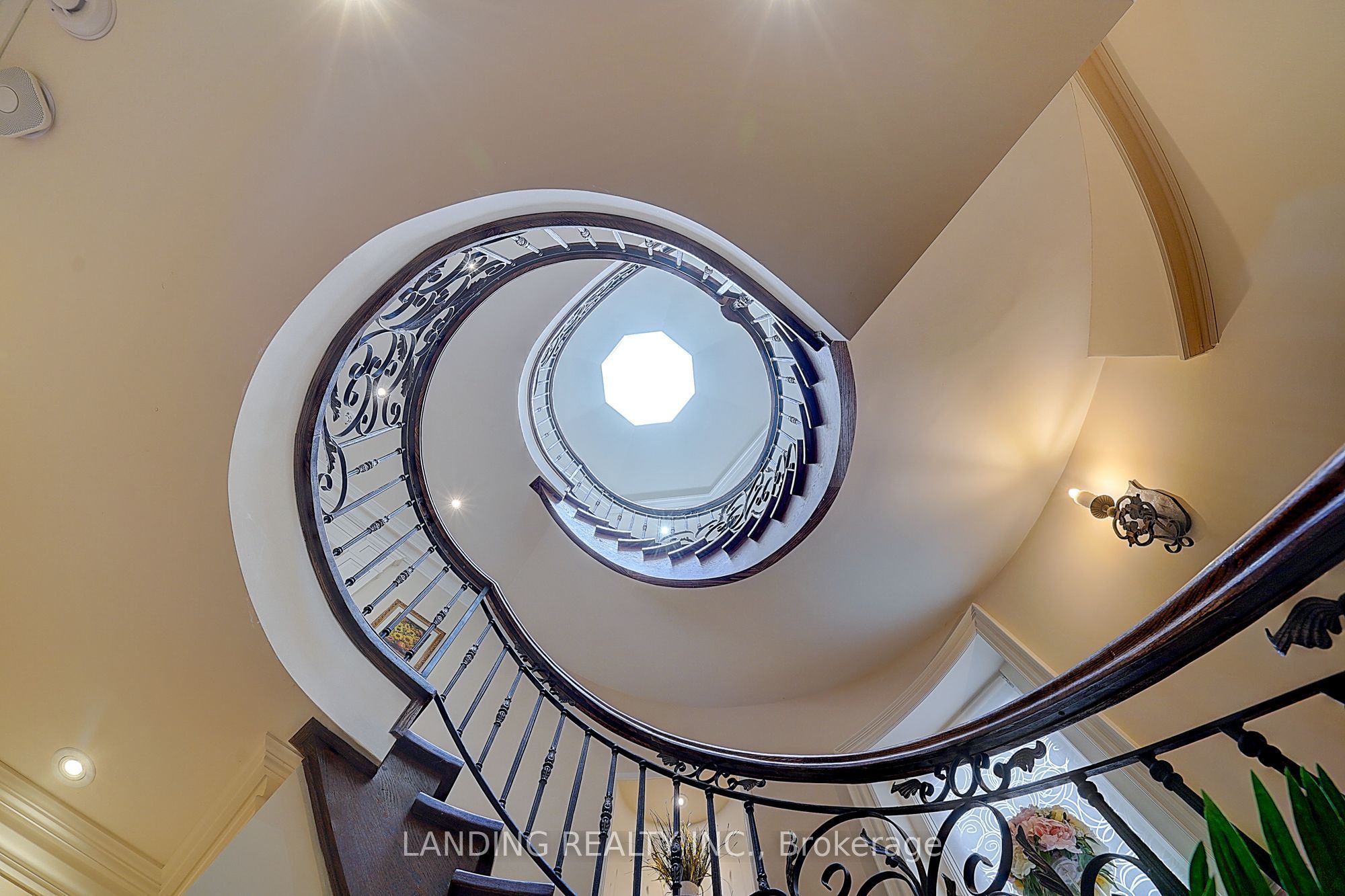 24 Abbotsford Road Property Photo 8